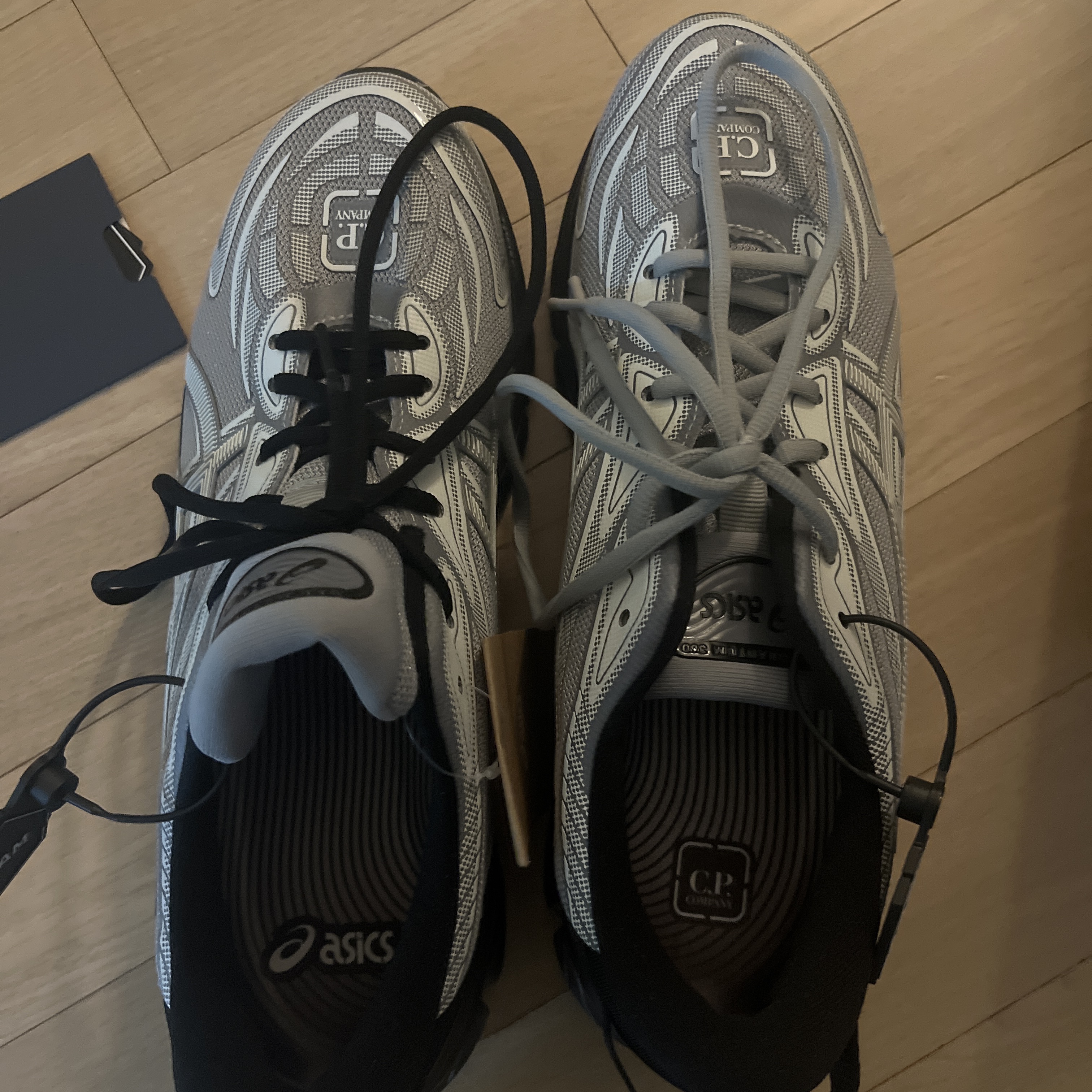 Asics x C.P. Company Gel-Quantum 360 VIII Cement Grey 착용 스타일 - 2