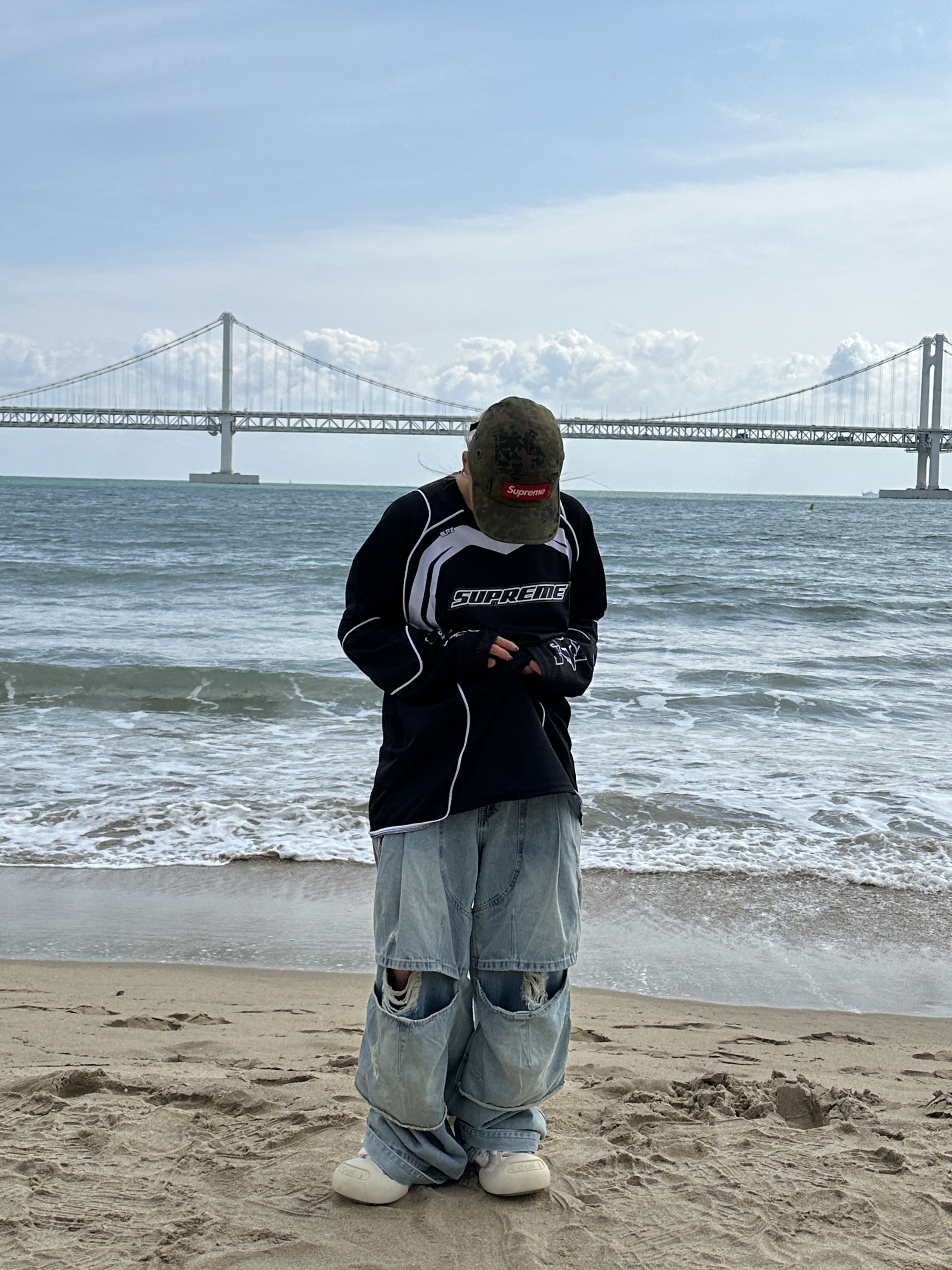 Supreme x Fox Racing Jersey Black - 23FW, Supreme Military Camp Cap Flecktarn Camo - 23FW 착용 스타일 - 1