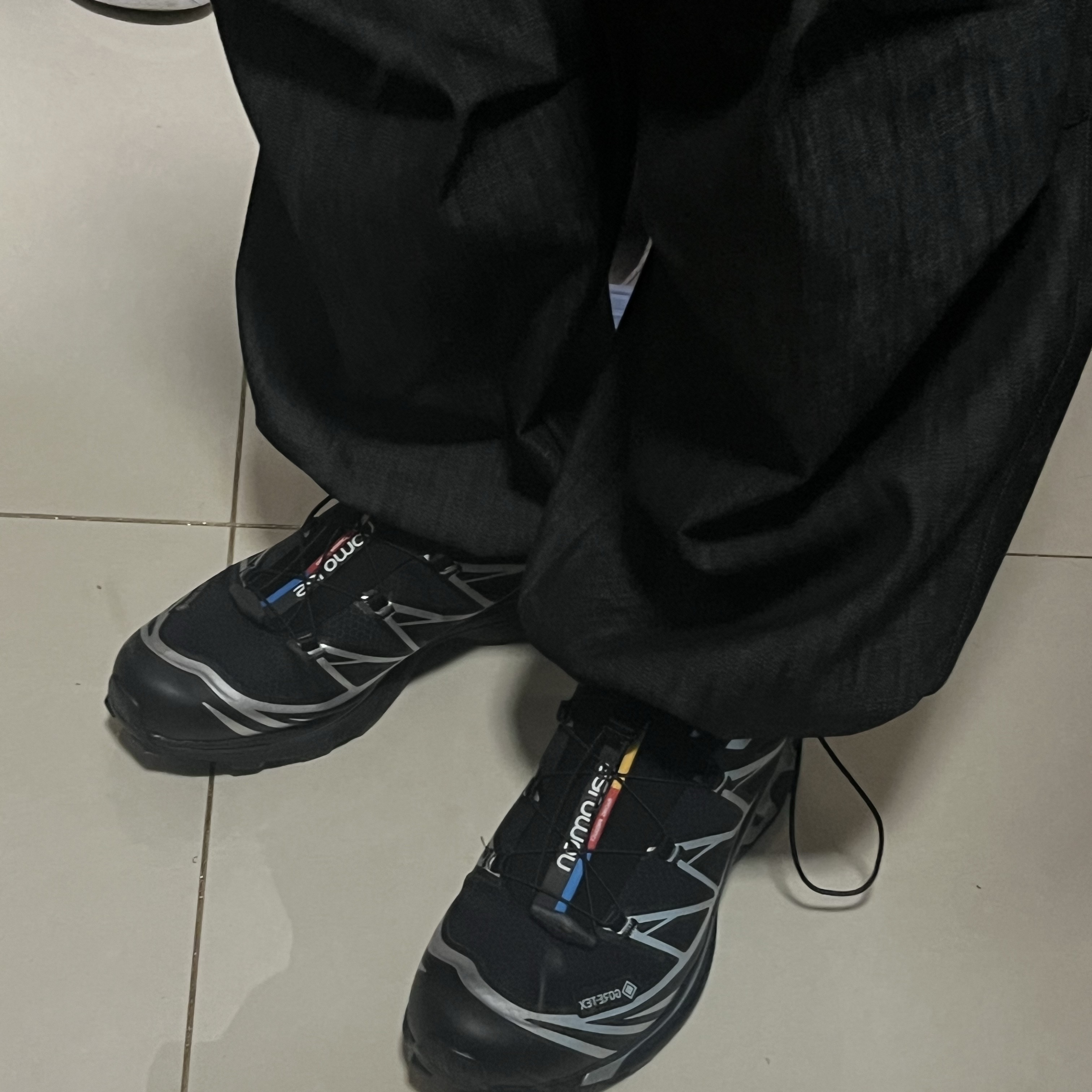 Salomon XT-6 GTX Black Silver 착용 스타일
