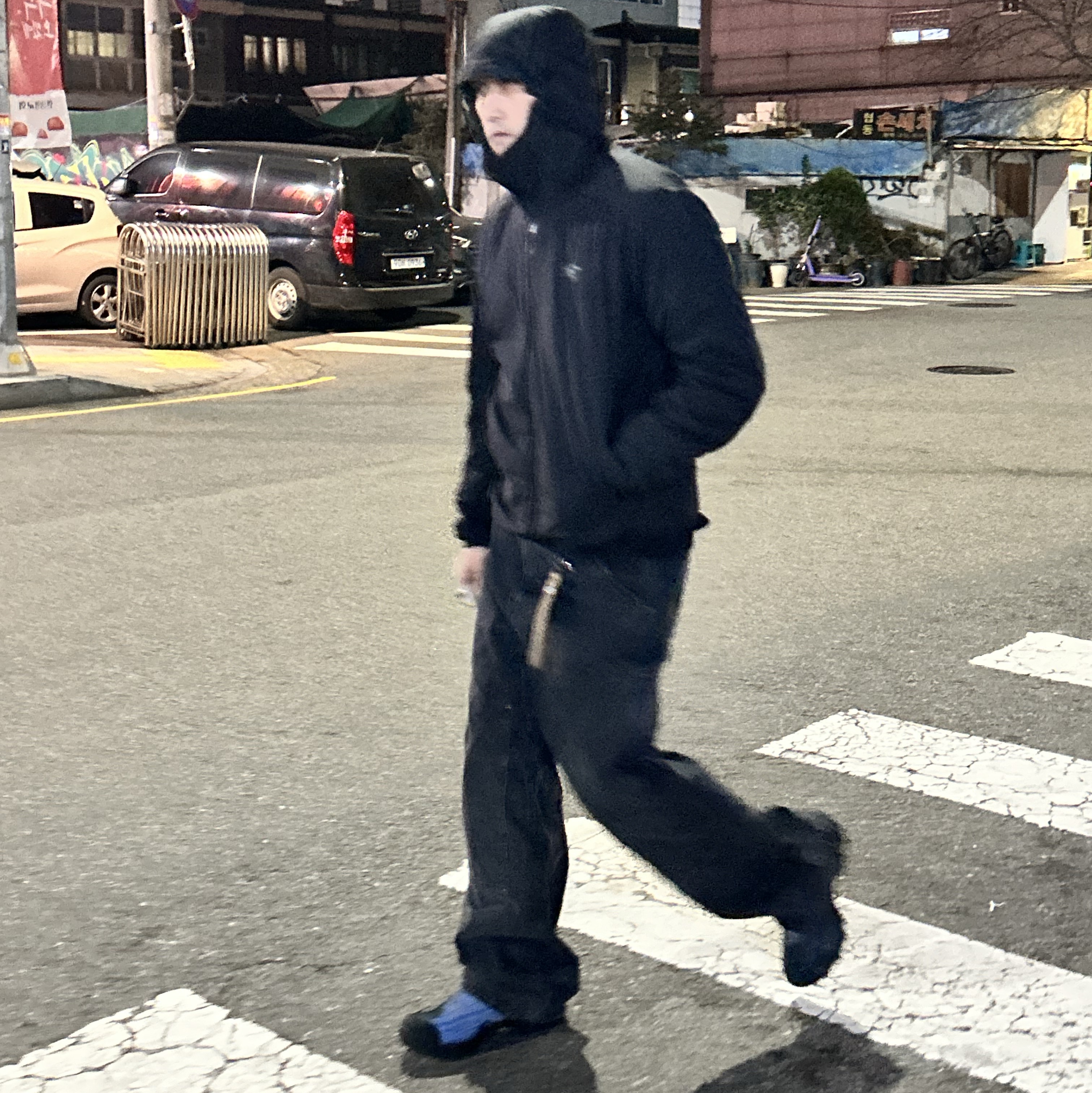 Arc'teryx Atom Heavyweight Hoody Black, Roa Hiking Minaar Black 착용 스타일 - 3