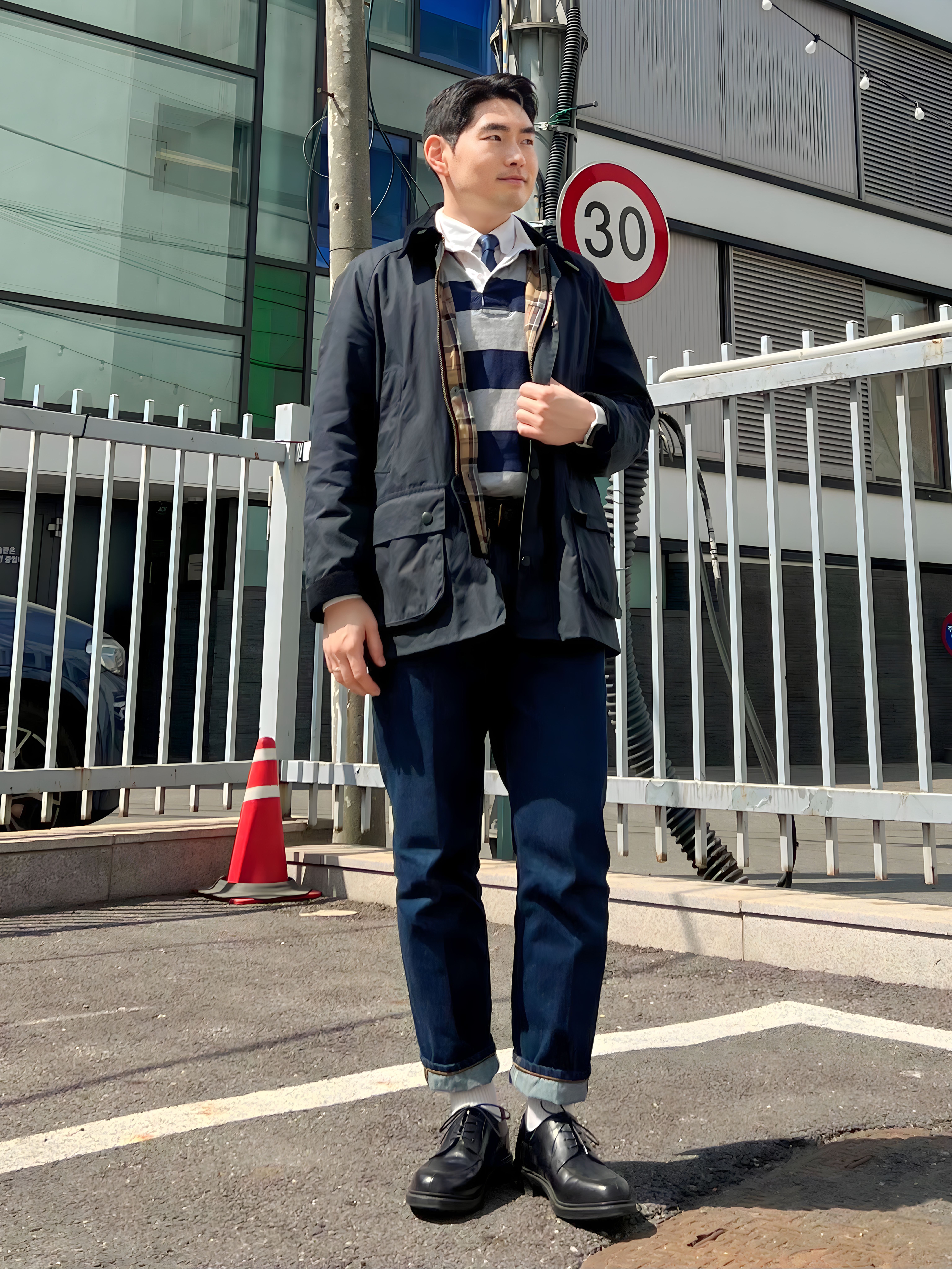 Barbour Ashby Wax Jacket Navy 착용 스타일 - 5