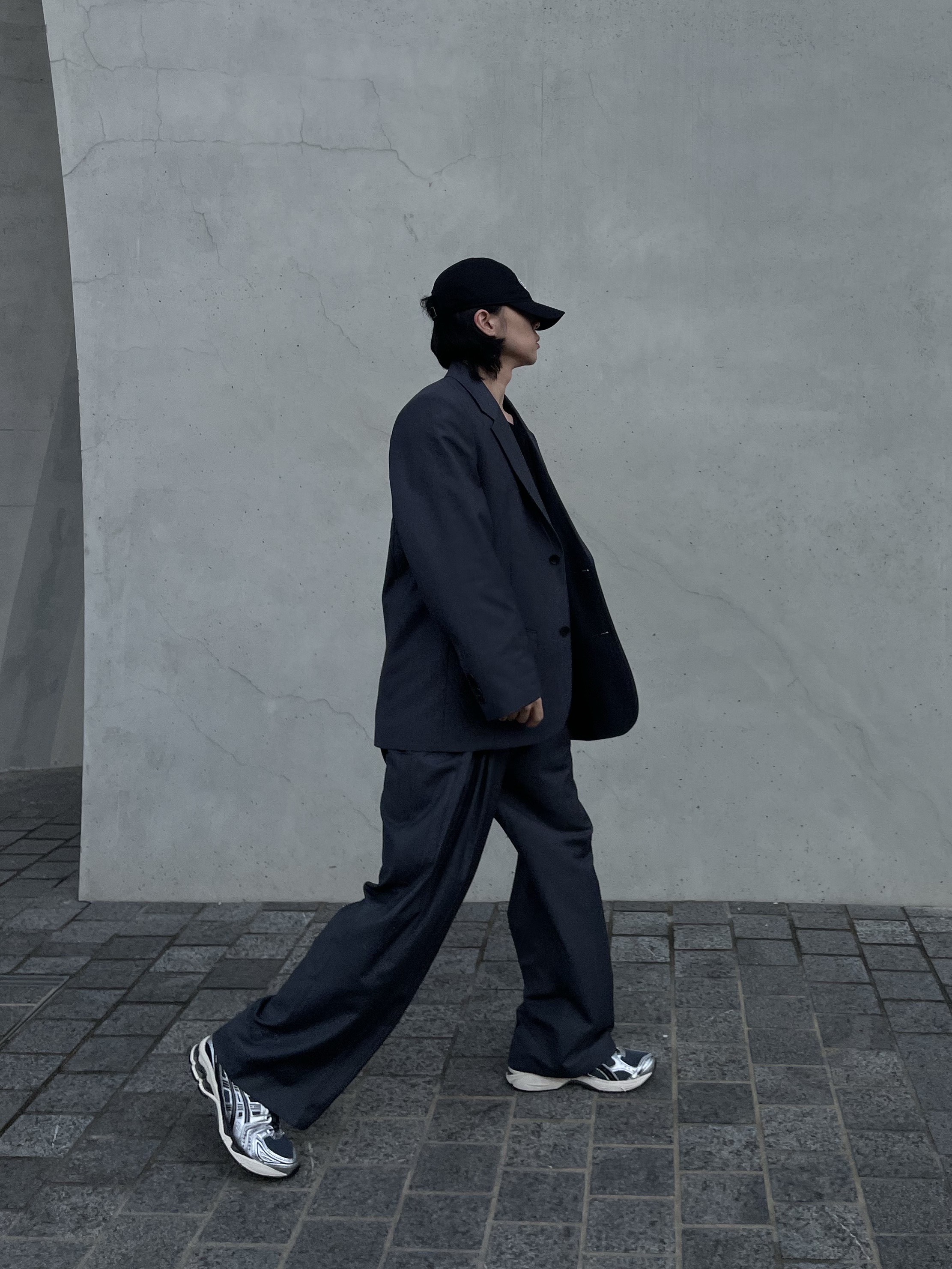 Asics Unlimited Gel-Kayano 14 Carrier Grey Black, Dada Logo Cap Black White 착용 스타일