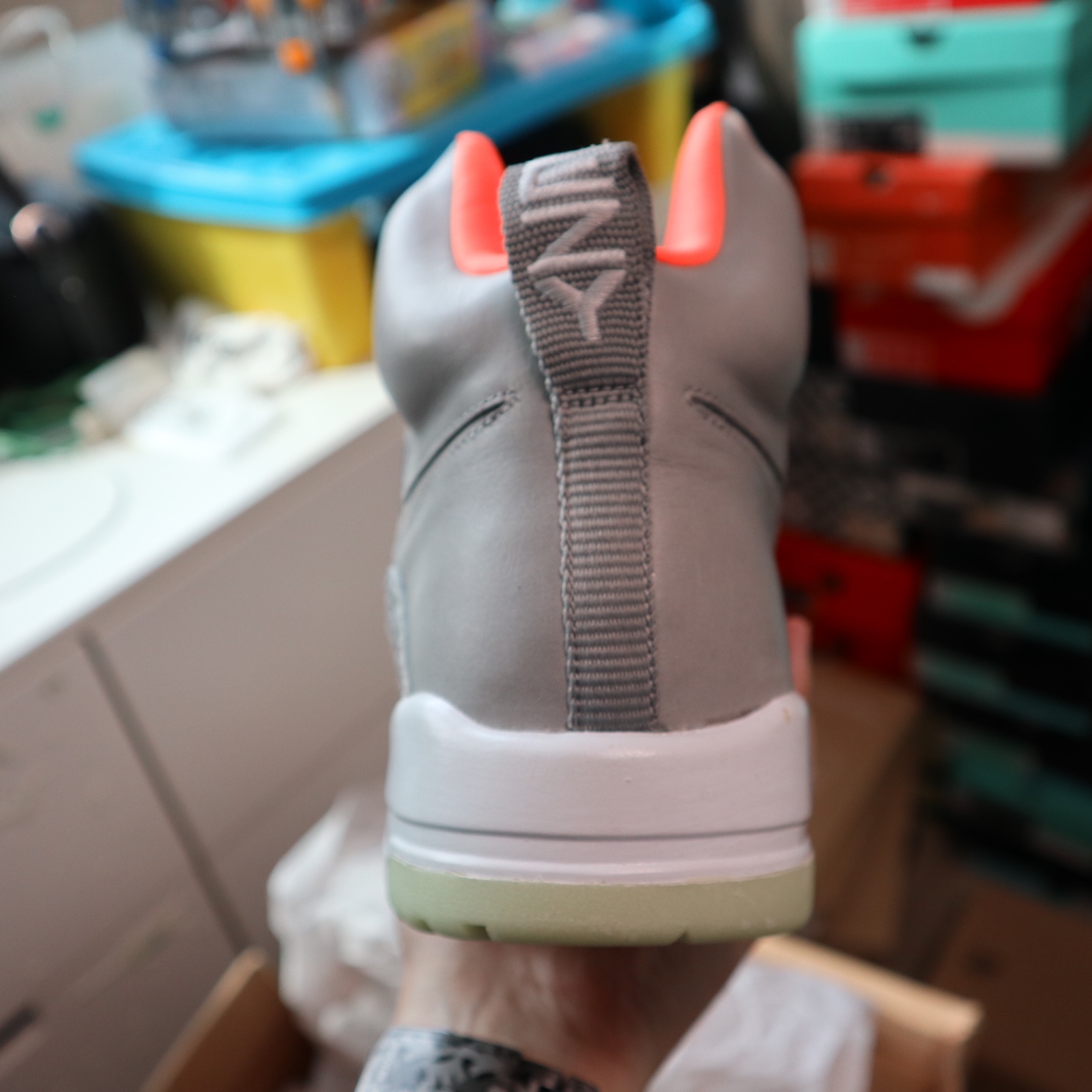 Nike Air Yeezy 1 Zen Grey 착용 스타일 - 8