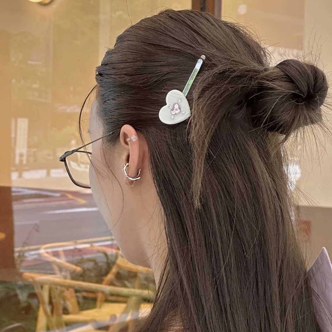 DNINI Heart Hair Slide White 착용 스타일 - 1