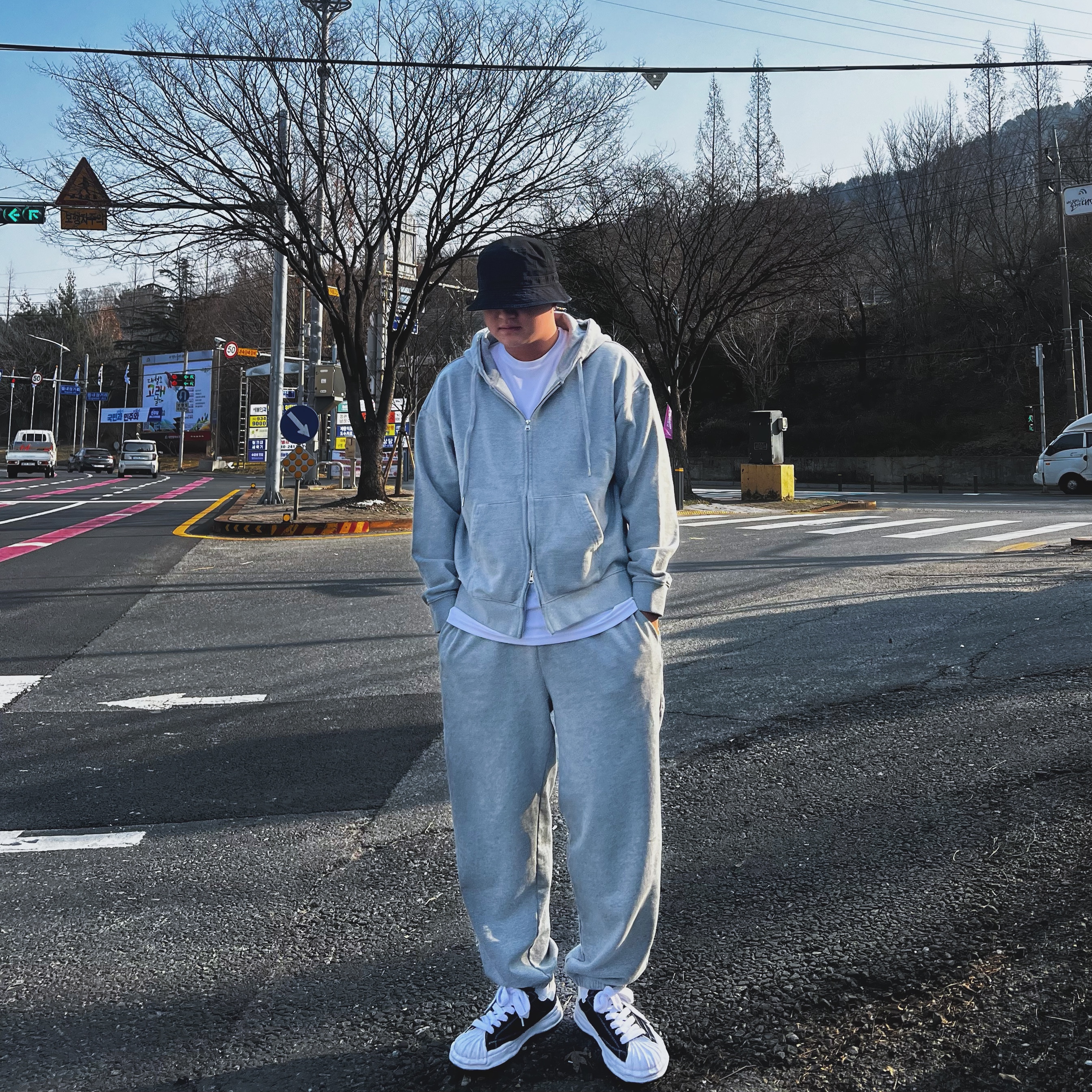 Maison Mihara Yasuhiro Blakey OG Sole Canvas Low-top Sneakers Black White 착용 스타일