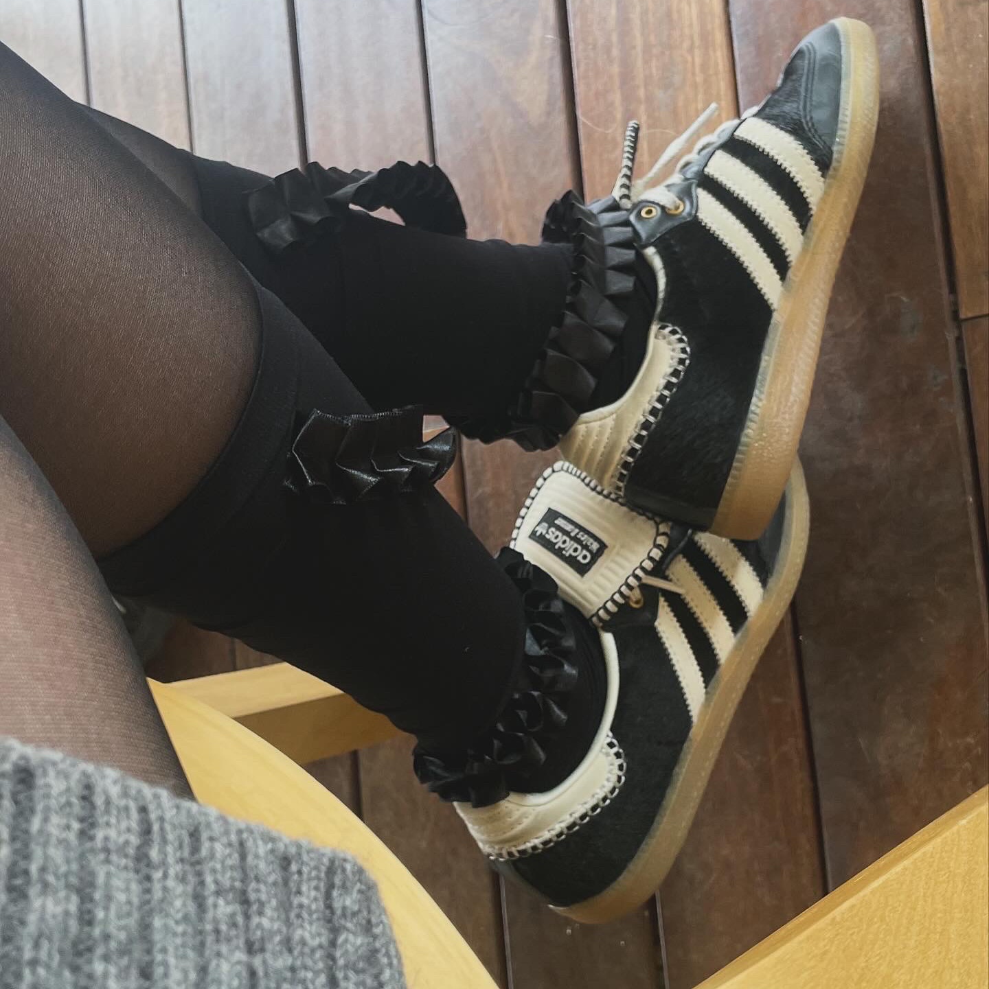 Adidas x Wales Bonner Pony Tonal Samba Core Black Cream White 착용 스타일 - 1
