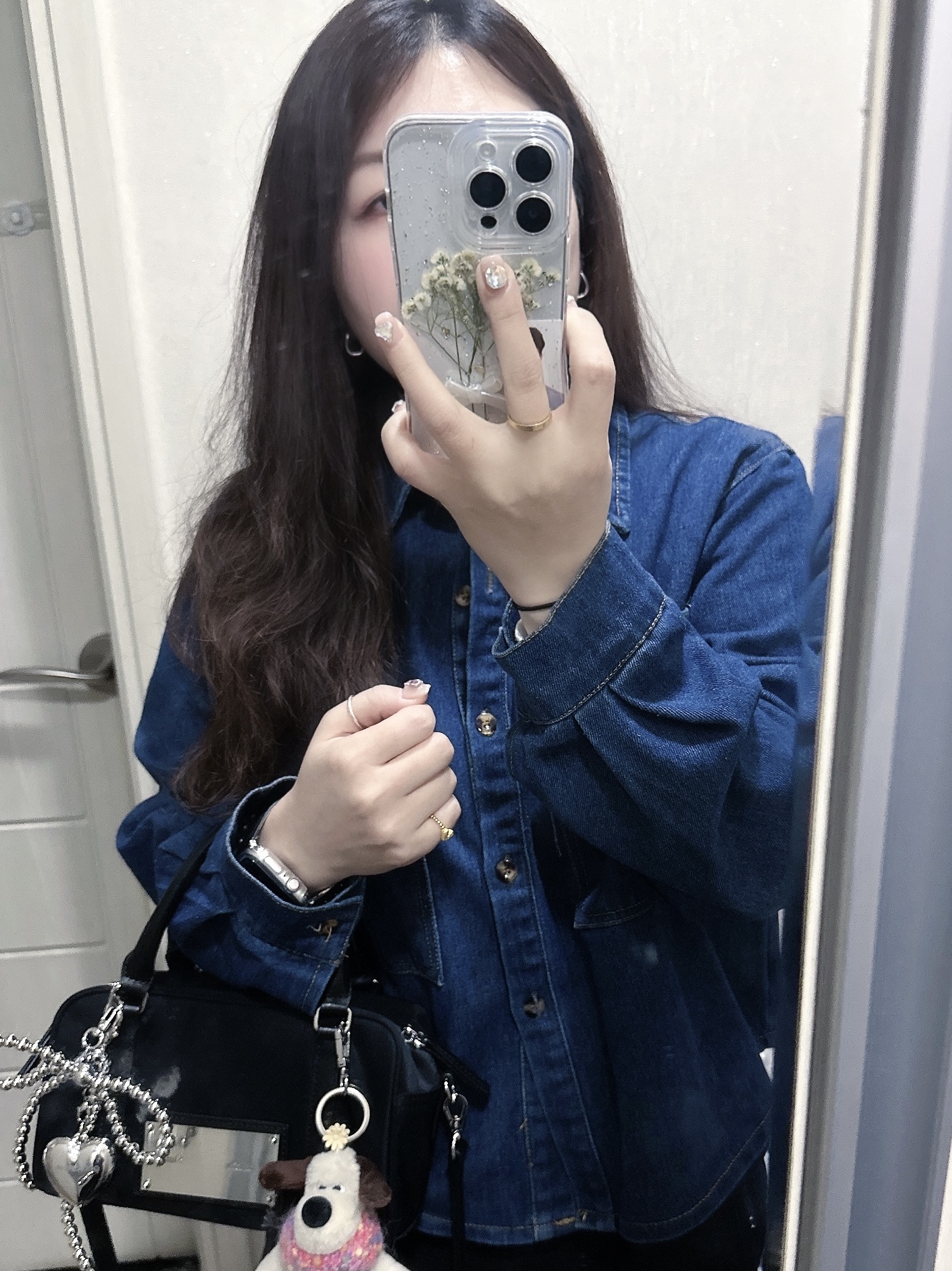 Matin Kim Baby Sporty Tote Bag Black 착용 스타일