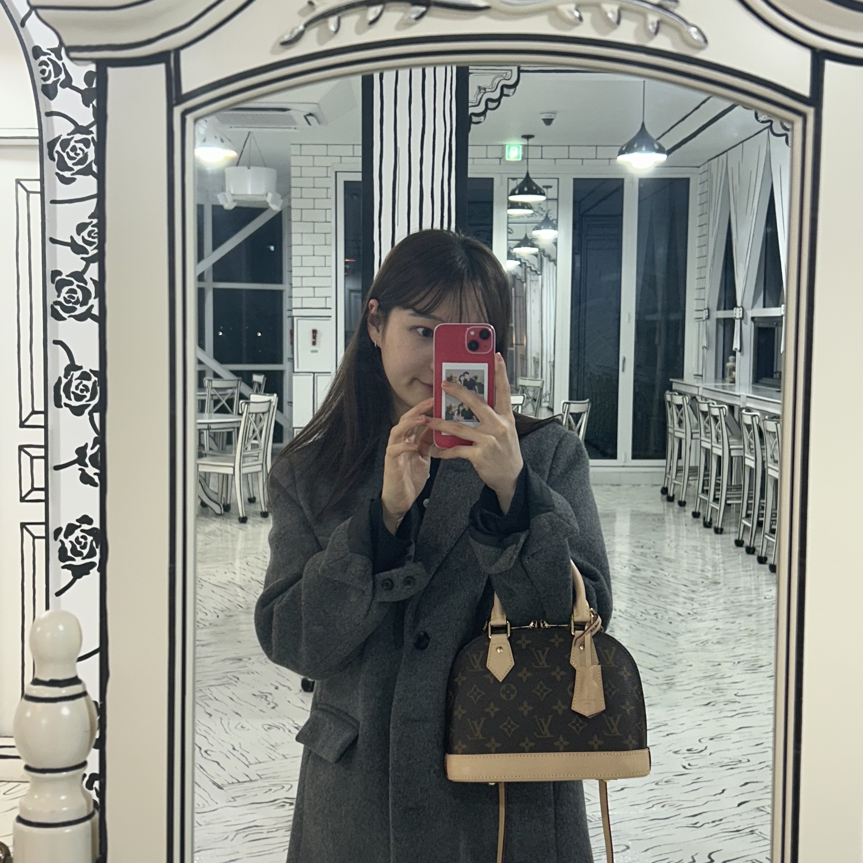 Louis Vuitton Alma BB Monogram 착용 스타일 - 2