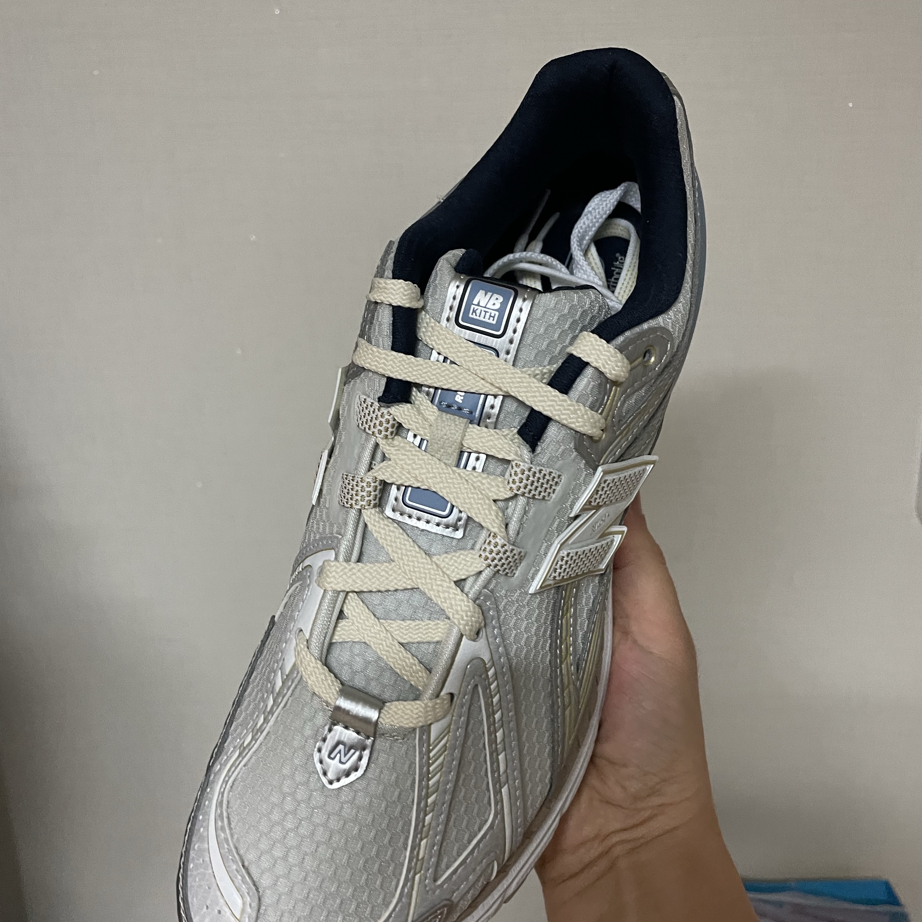 New Balance x Kith 1906R White Blue 착용 스타일 - 2