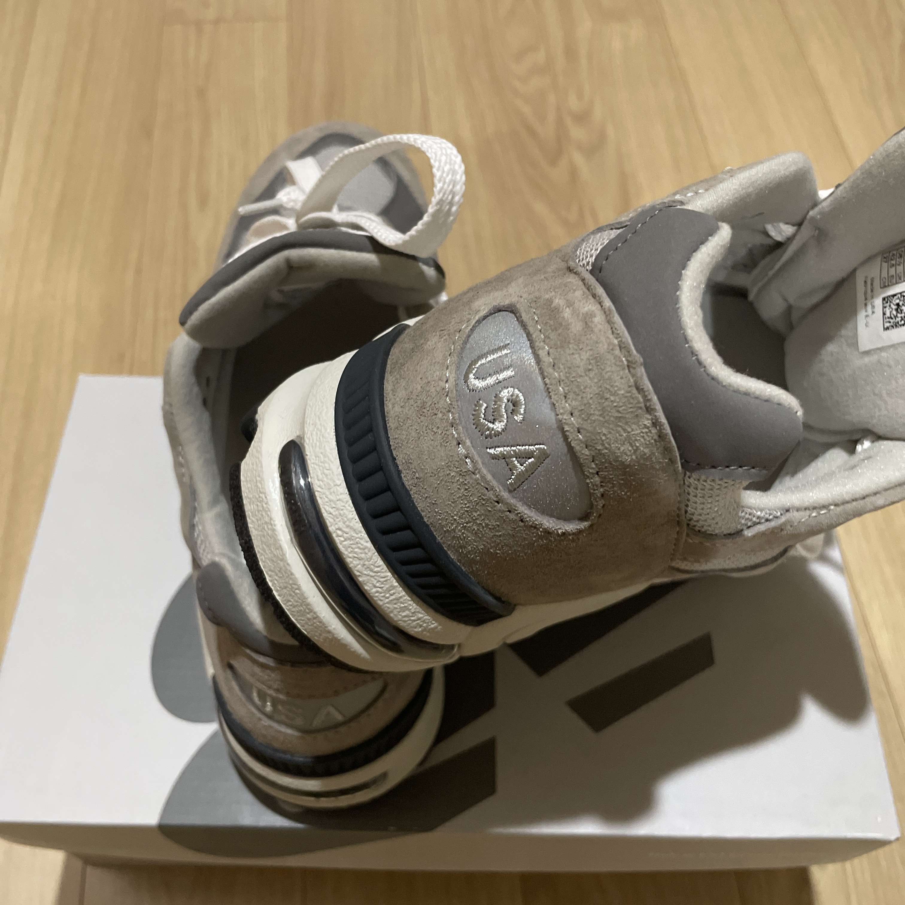 New Balance 990v2 Made in USA Grey 착용 스타일 - 4
