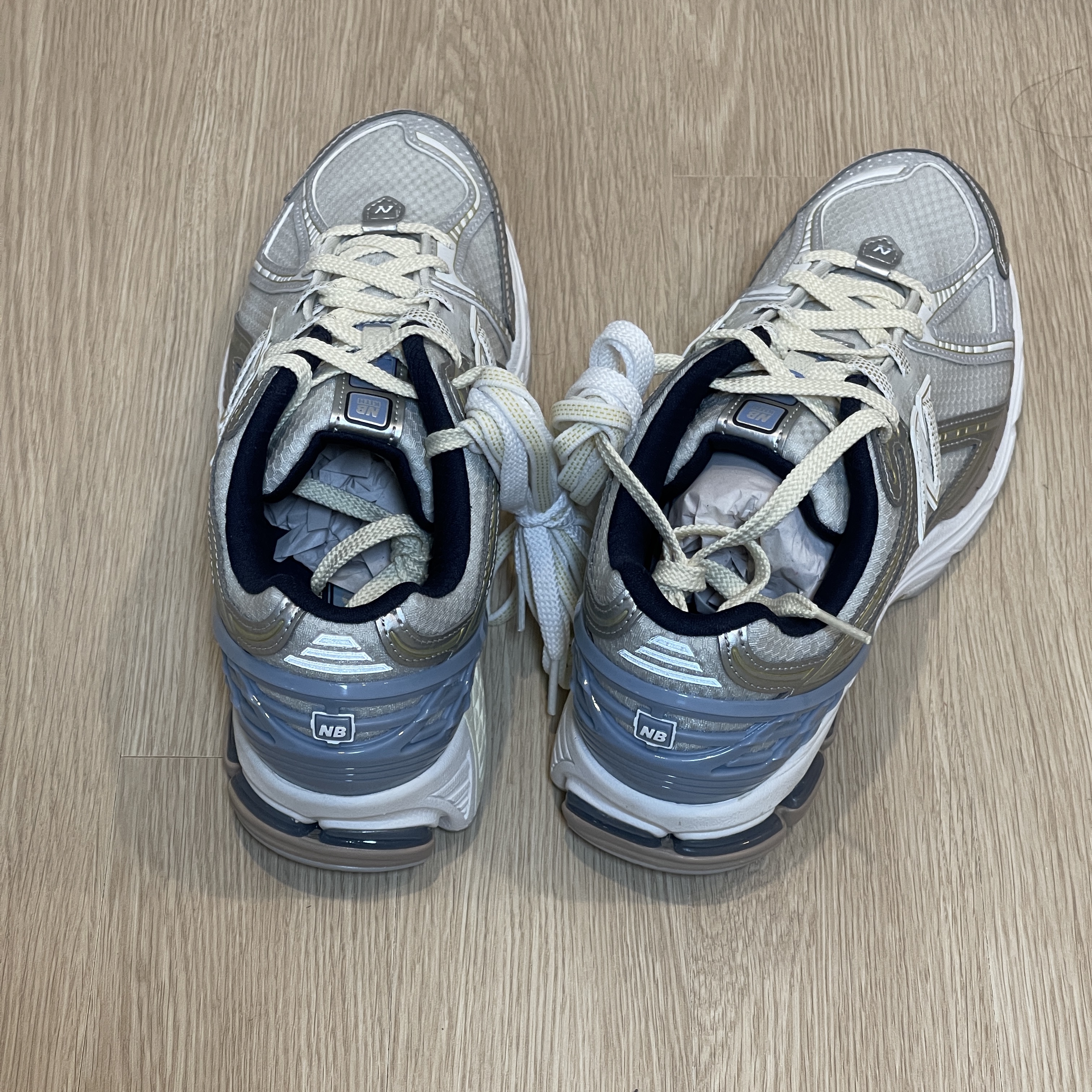 New Balance x Kith 1906R White Blue 착용 스타일 - 3