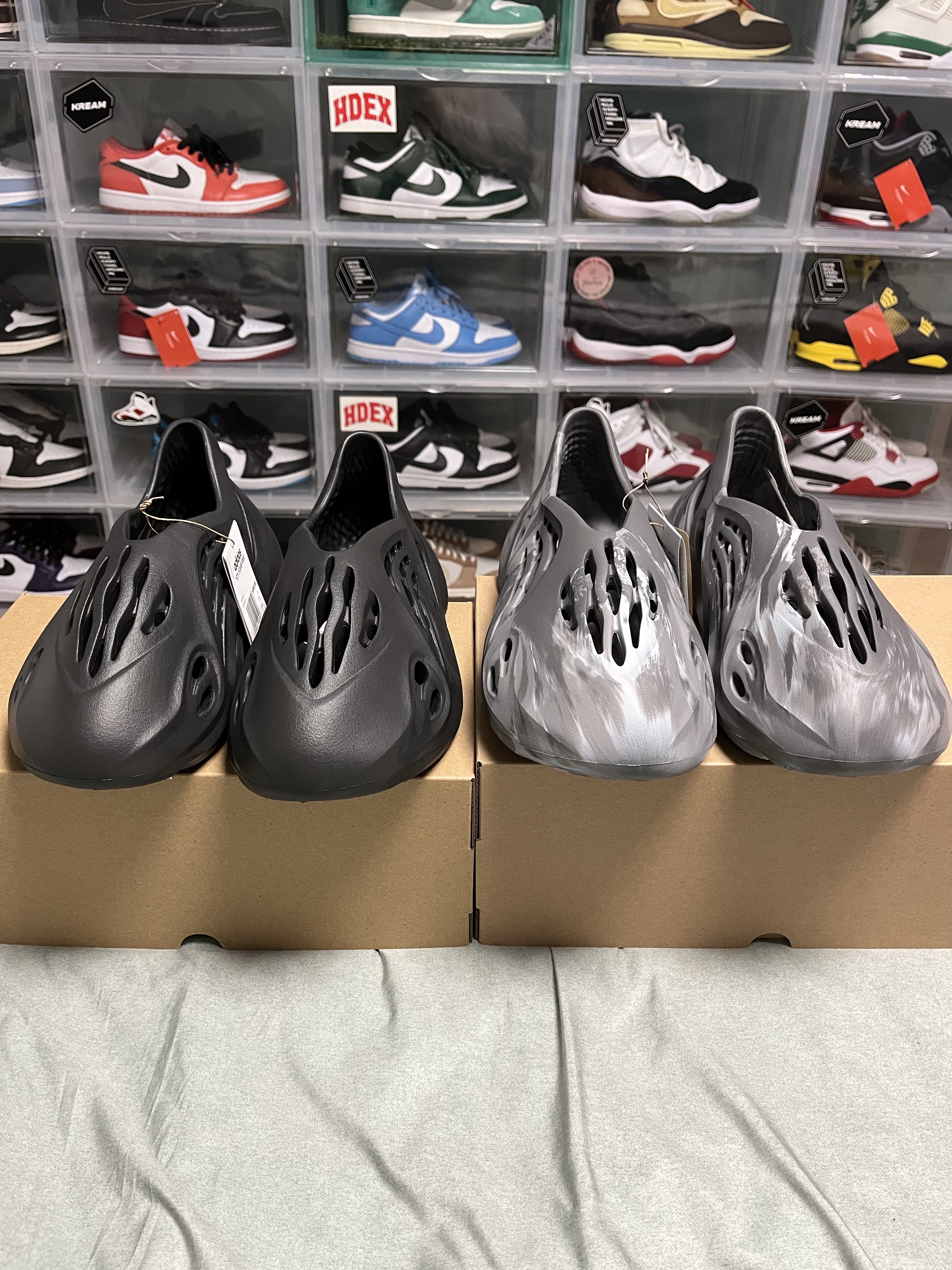 Adidas Yeezy Foam RNNR MX Granite, Adidas Yeezy Foam RNNR Onyx 착용 스타일 - 2