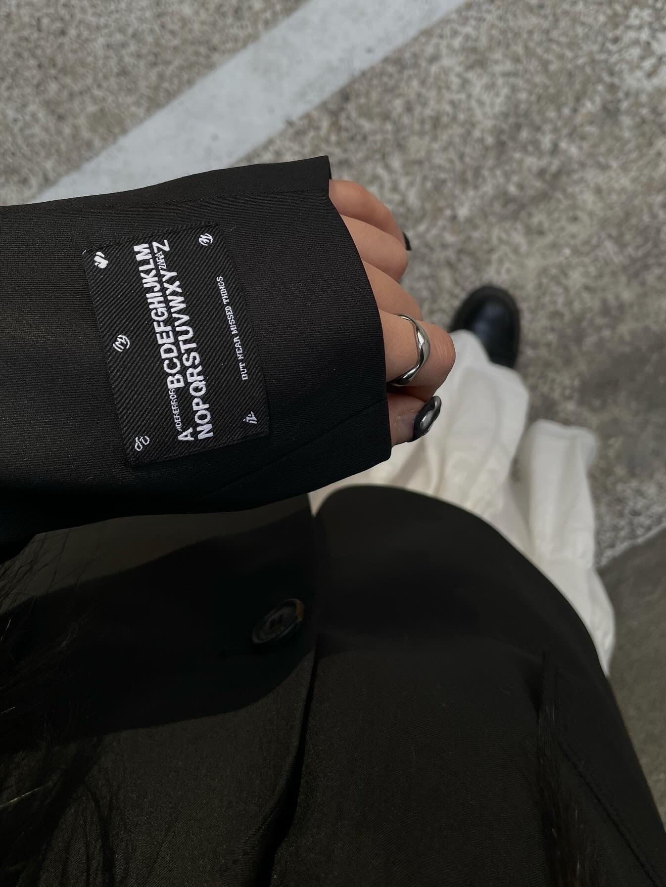 Gentle Monster x Maison Margiela MM108 Black Black, Zara x Ader Error Oversize Blazer Black 착용 스타일 - 2