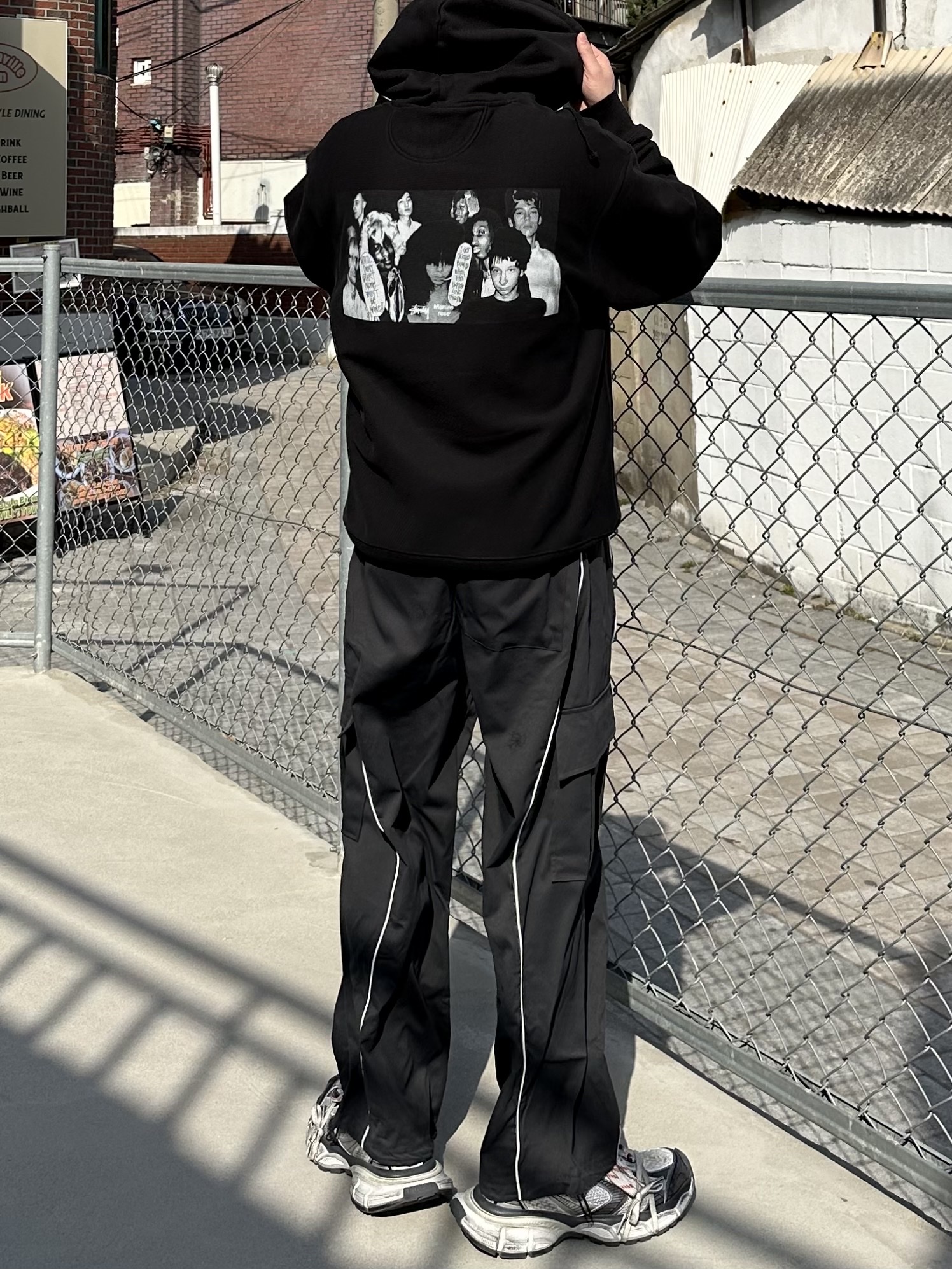 Stussy x Martine Rose Collage Pigment Dyed Hoodie Black, Balenciaga 3XL Sneakers Grey White Red 착용 스타일 - 2