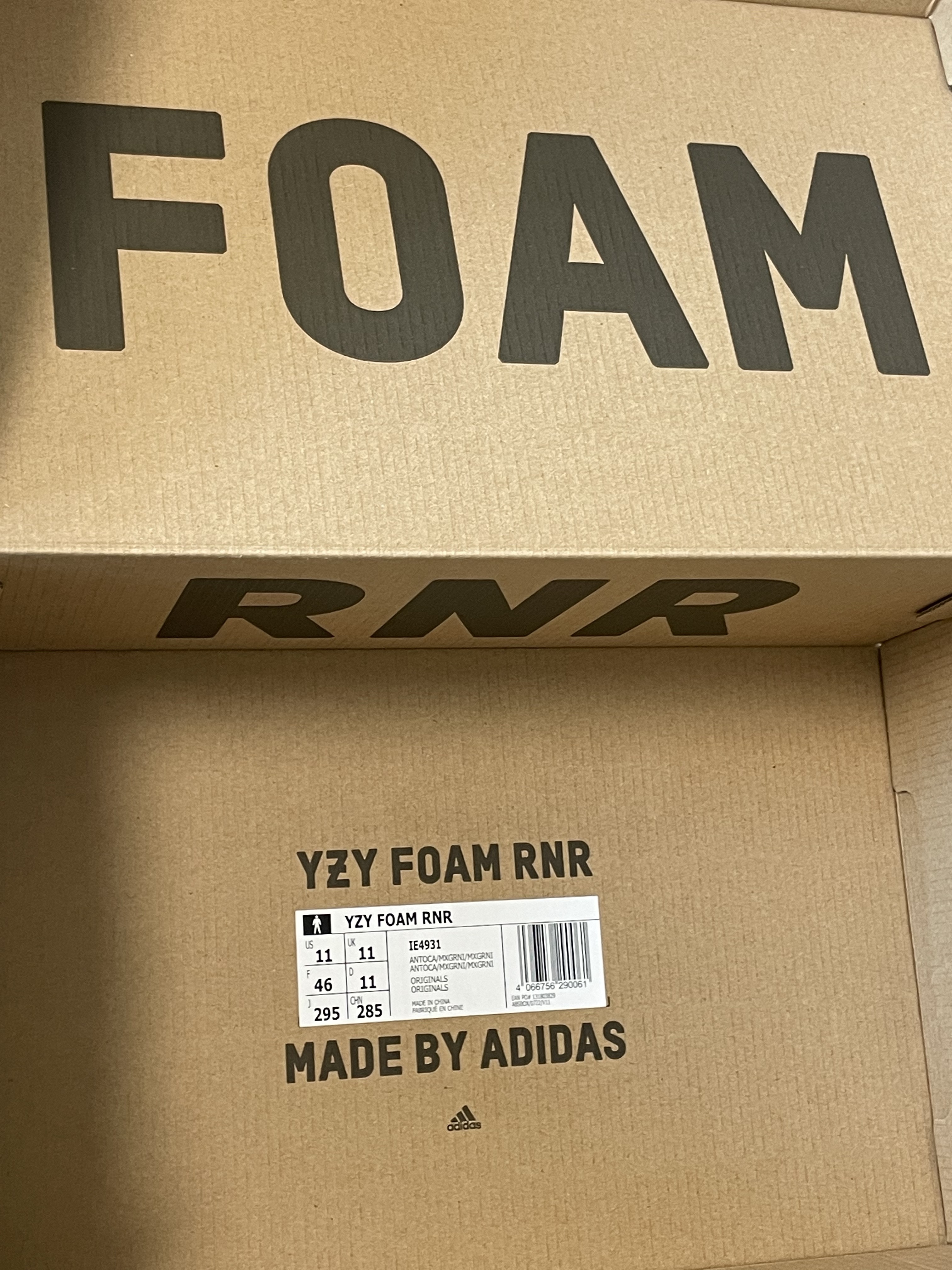 Adidas Yeezy Foam RNNR MX Granite 착용 스타일 - 1
