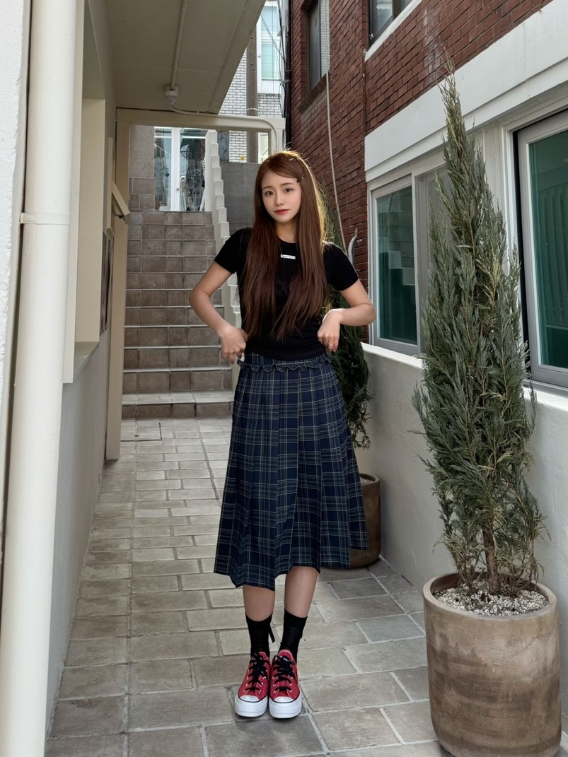 Converse x Stussy Chuck 70 Ox Poppy Red, (W) Chanel Beauty Hair Clip & Black 착용 스타일 - 2