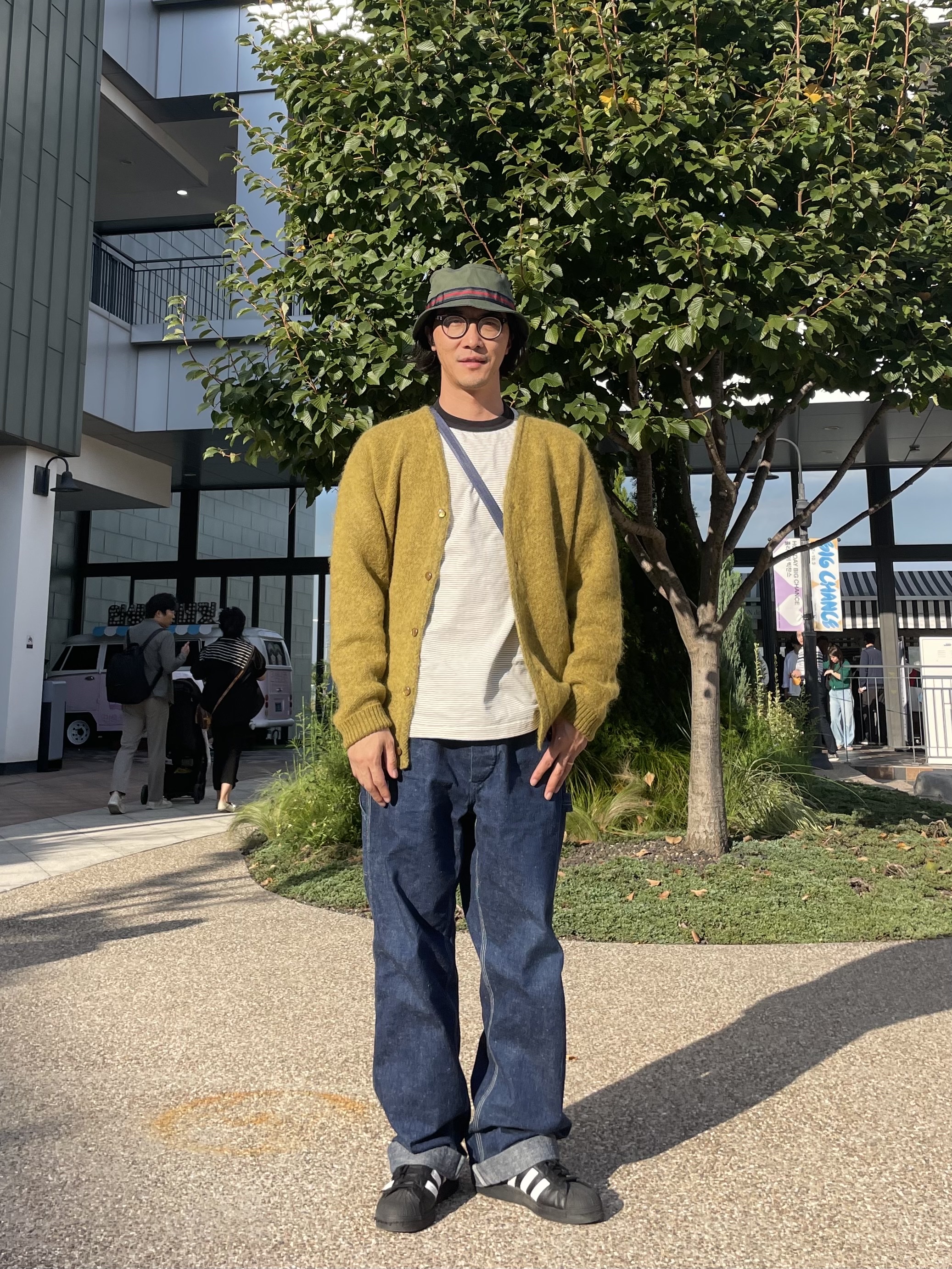Needles Mohair Cardigan Olive, Adidas Superstar Core Black White 착용 스타일 - 1
