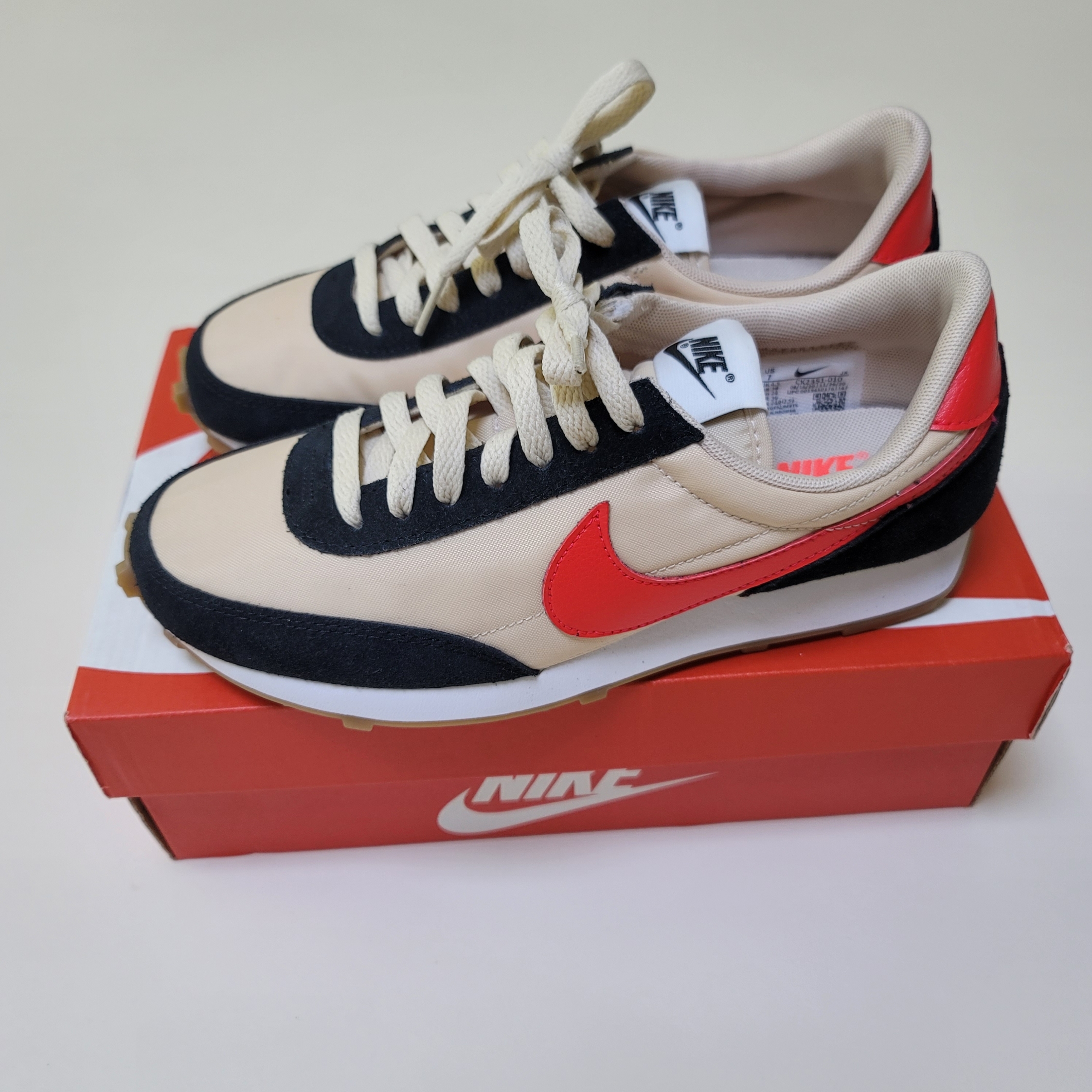 (W) Nike Daybreak Siren Red 착용 스타일