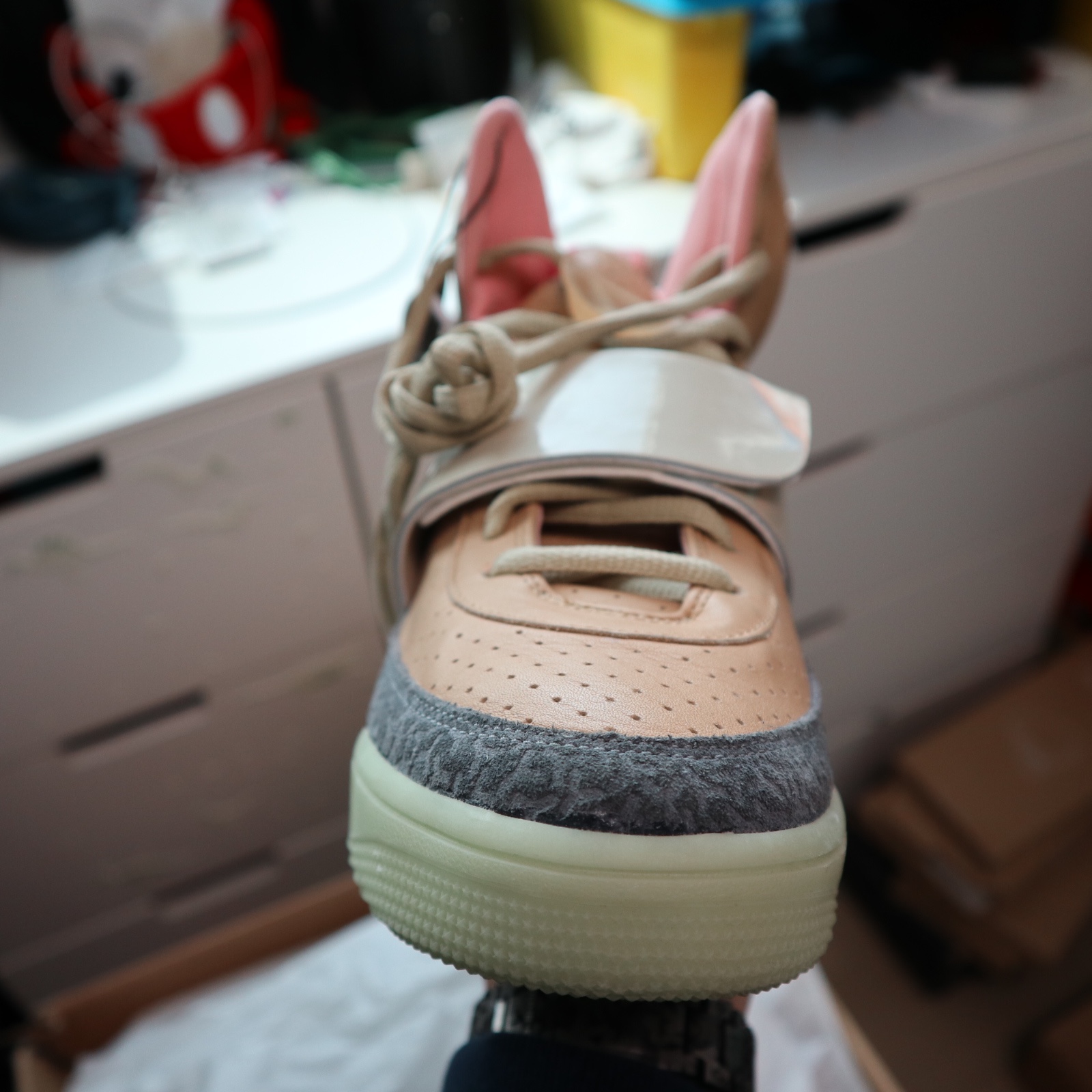Nike Air Yeezy 1 Net Tan 착용 스타일 - 5