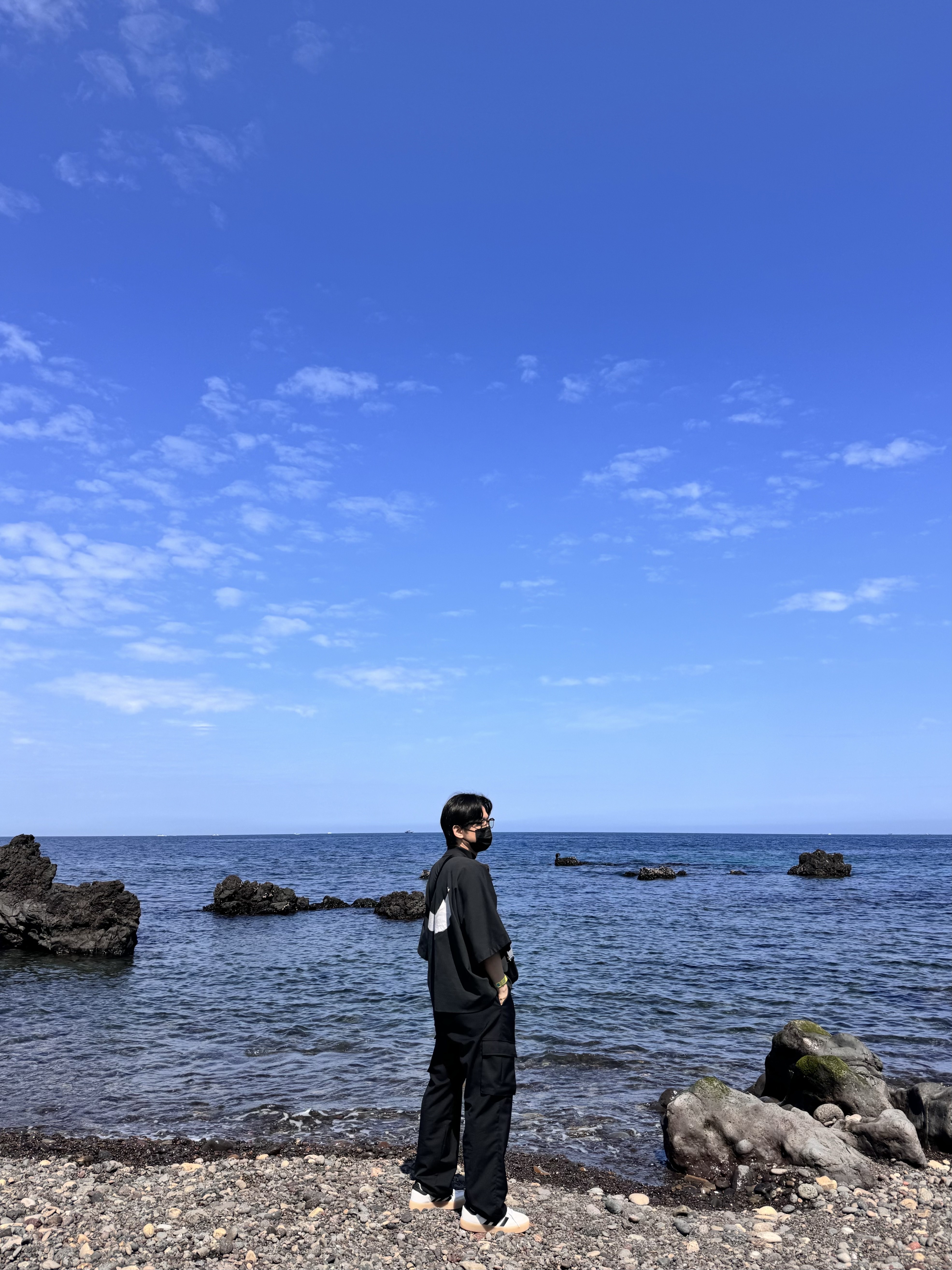 Yeezy Gap Engineered By Balenciaga Dove No Seam T-Shirt Black 착용 스타일 - 2