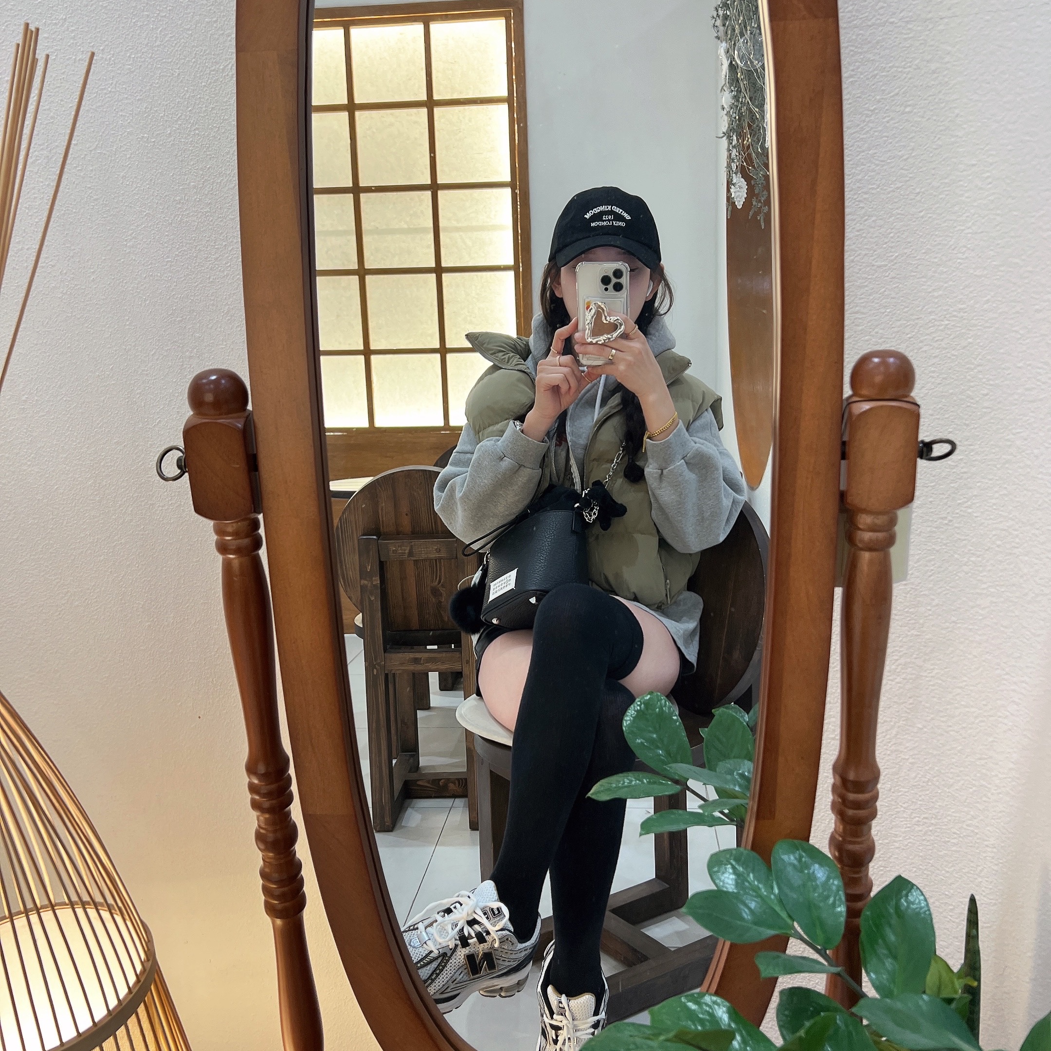 New Balance 1906R White Gold 착용 스타일