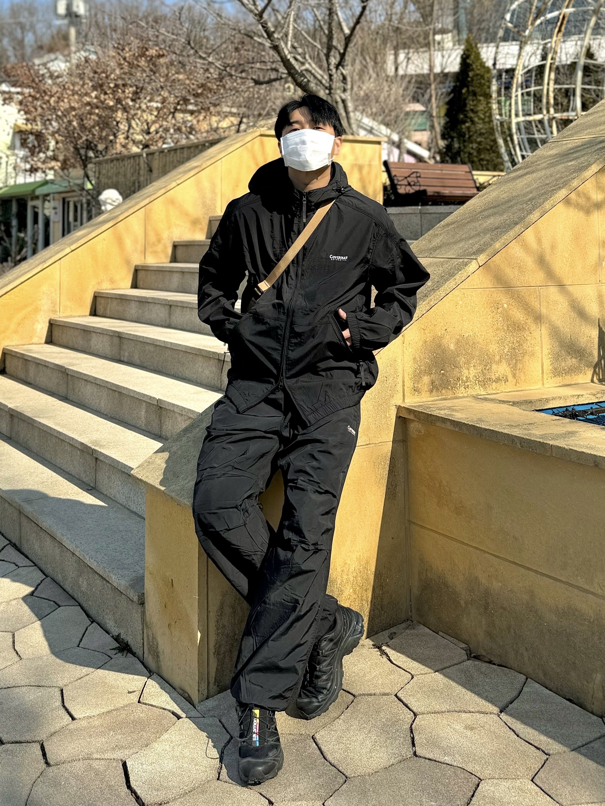 Salomon XT-6 ADV Black, Arc'teryx Mantis 1 Waistpack Loamix 착용 스타일 - 1