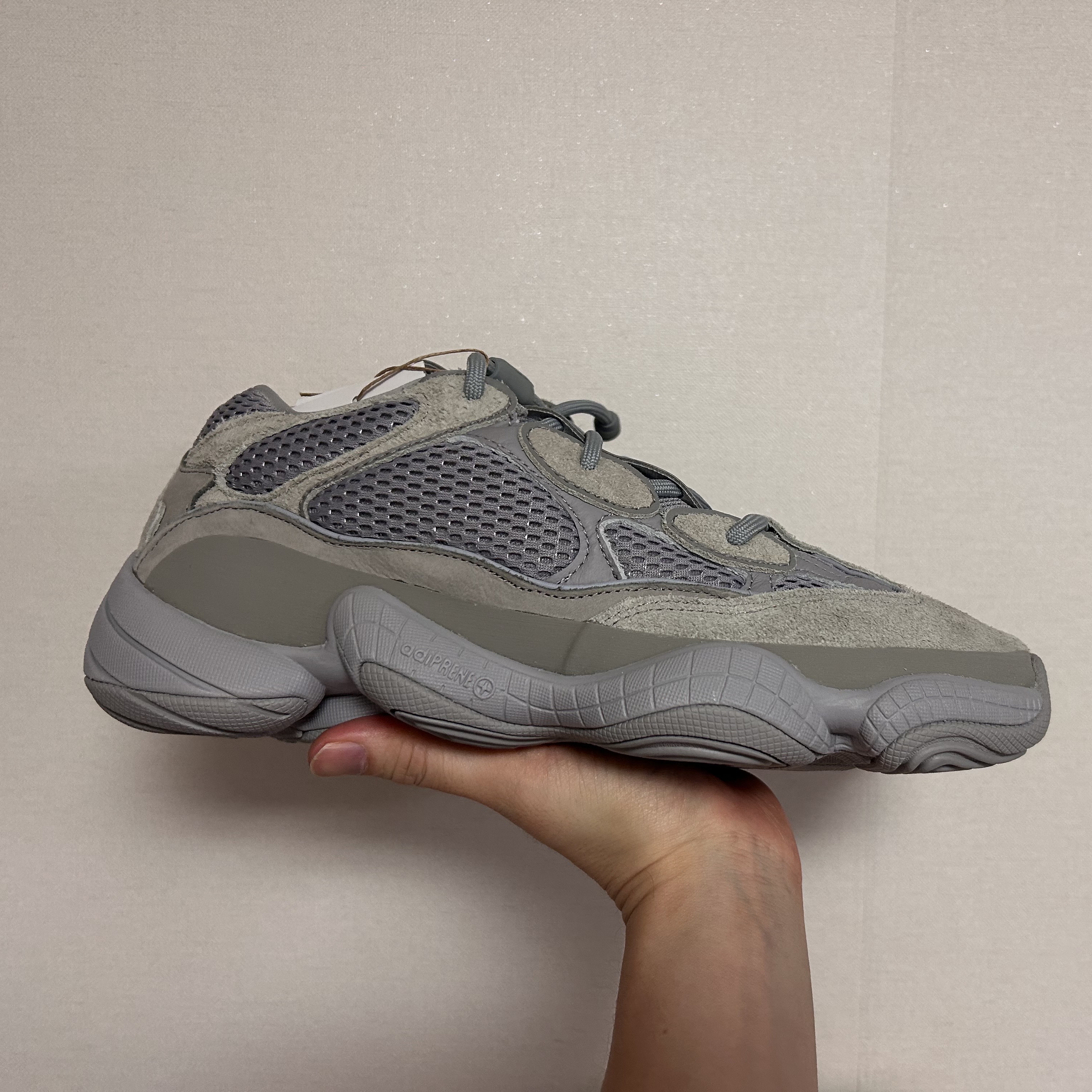 Adidas Yeezy 500 Stone Salt 착용 스타일 - 1