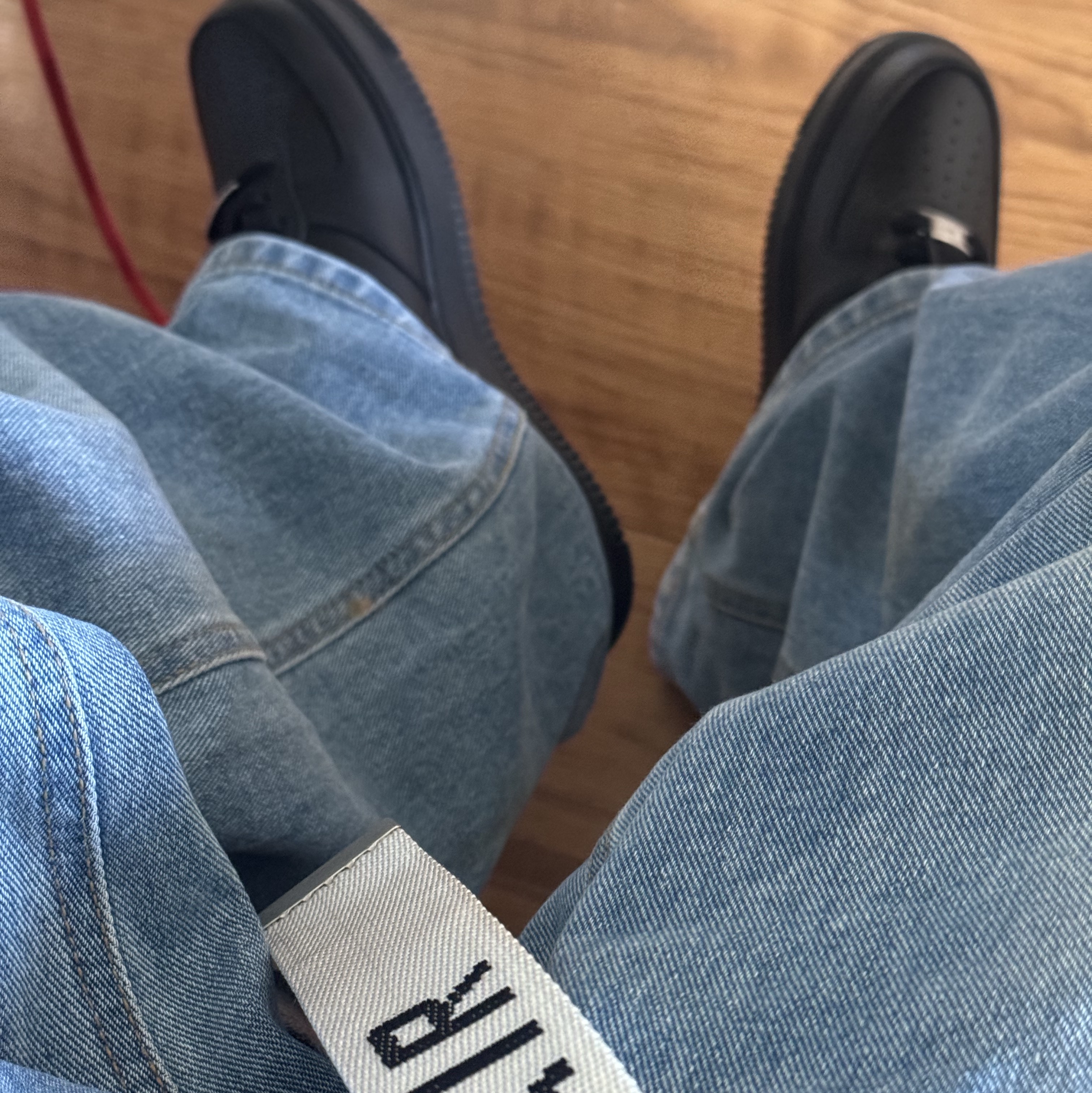 Nike Air Force 1 '07 Low Triple Black 착용 스타일
