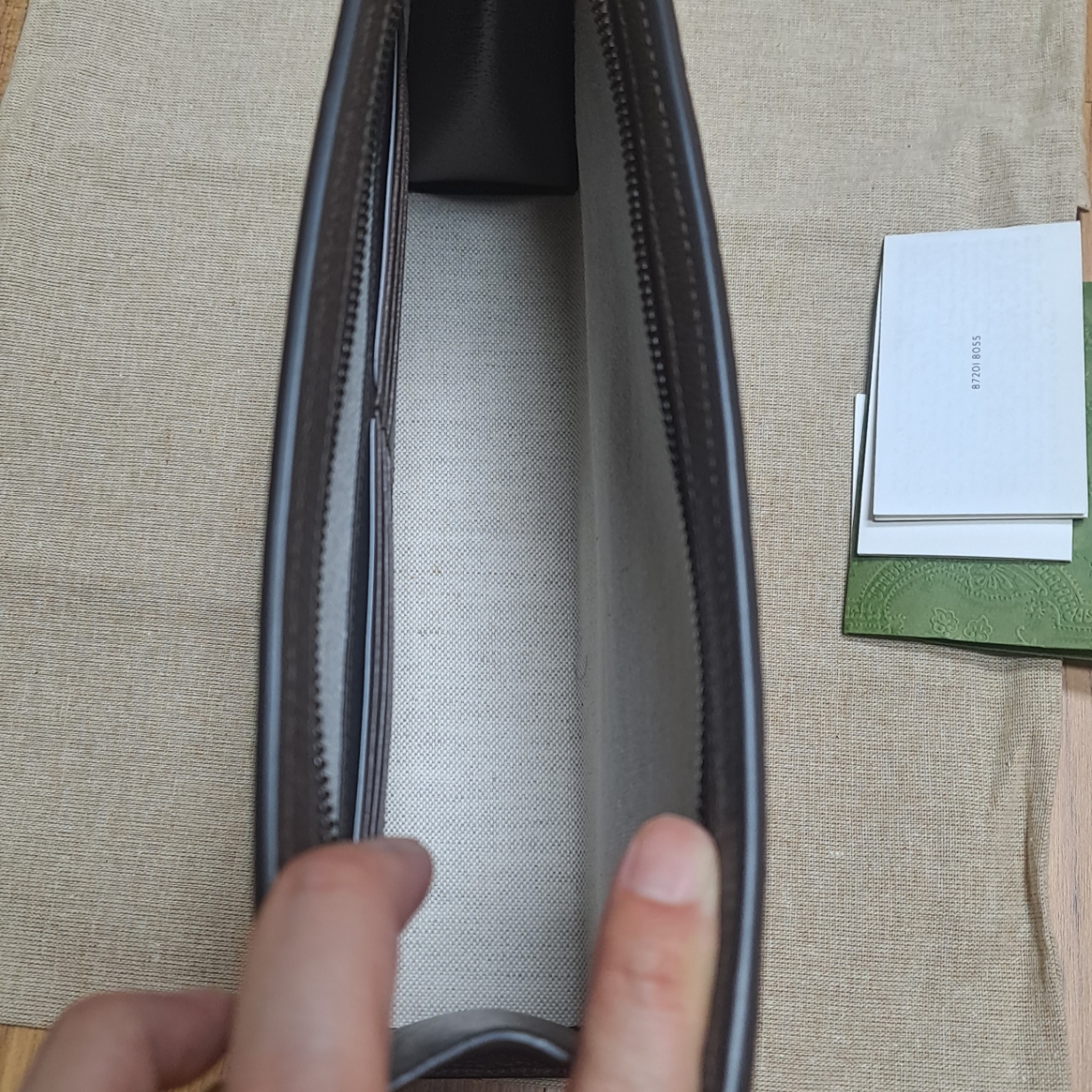 Gucci GG Supreme Canvas Ophidia Pouch Beige Ebony 착용 스타일 - 6