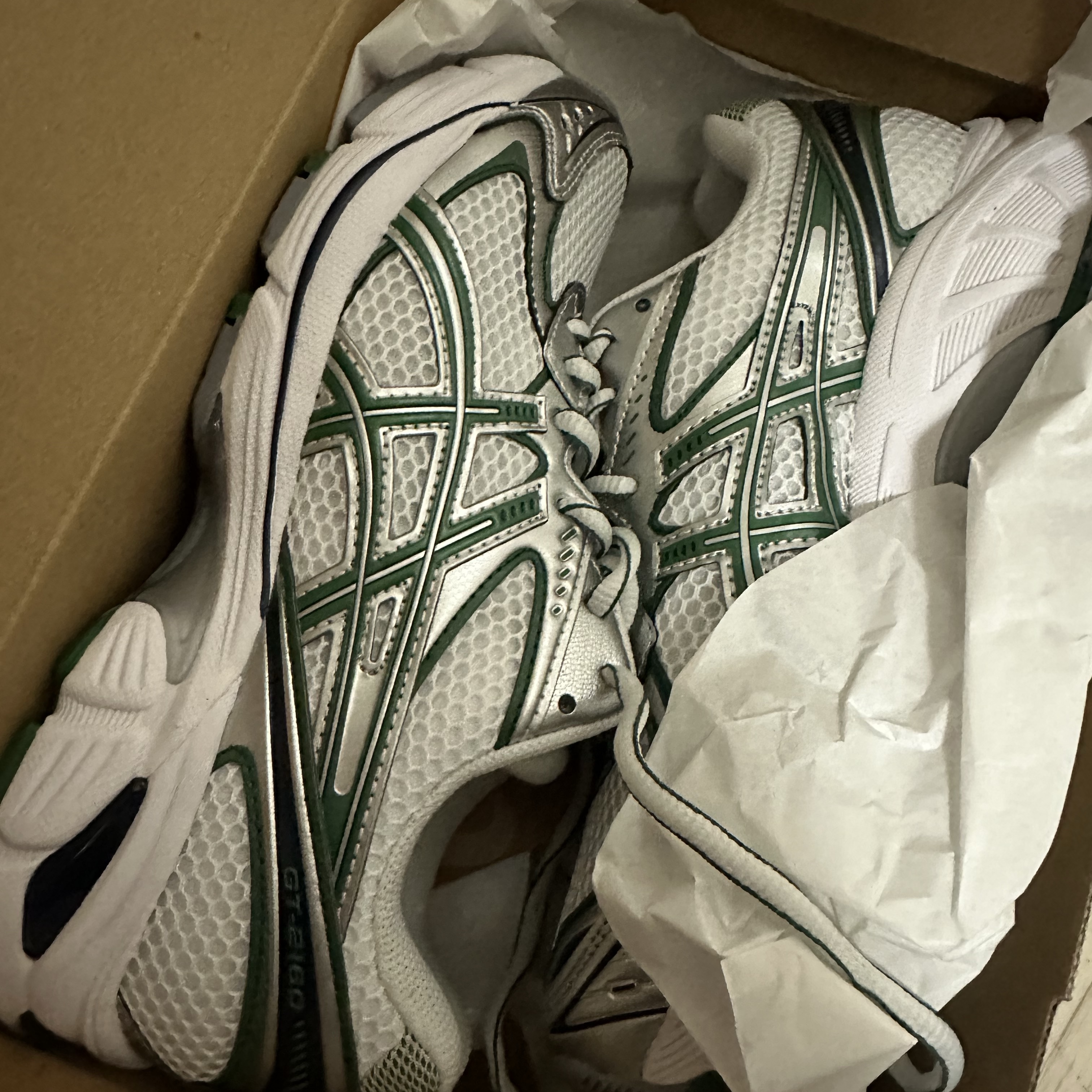 Asics GT-2160 White Shamrock Green 착용 스타일 - 2