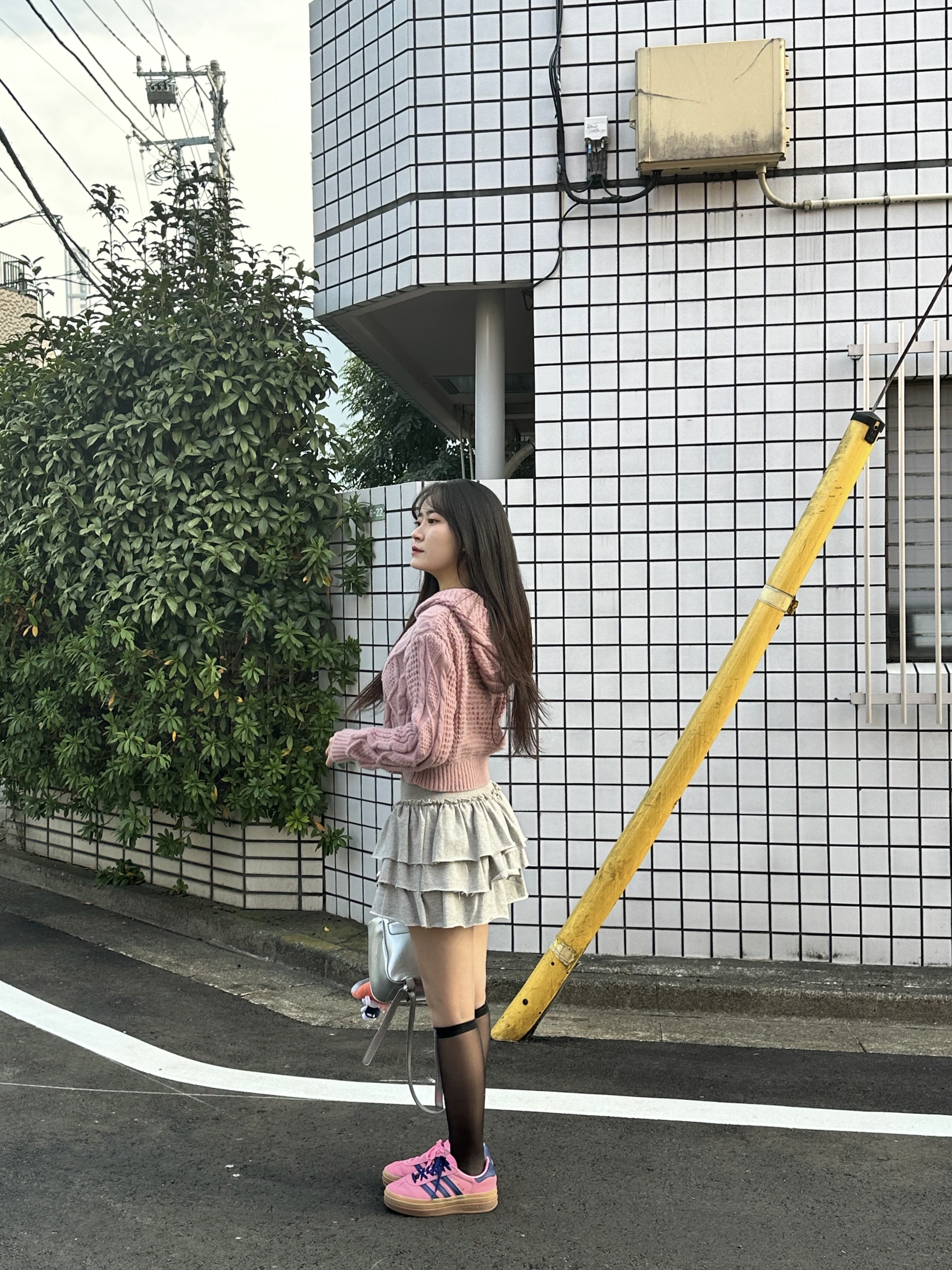 (W) Adidas Gazelle Bold Pink Glow Victory Blue 착용 스타일 - 1