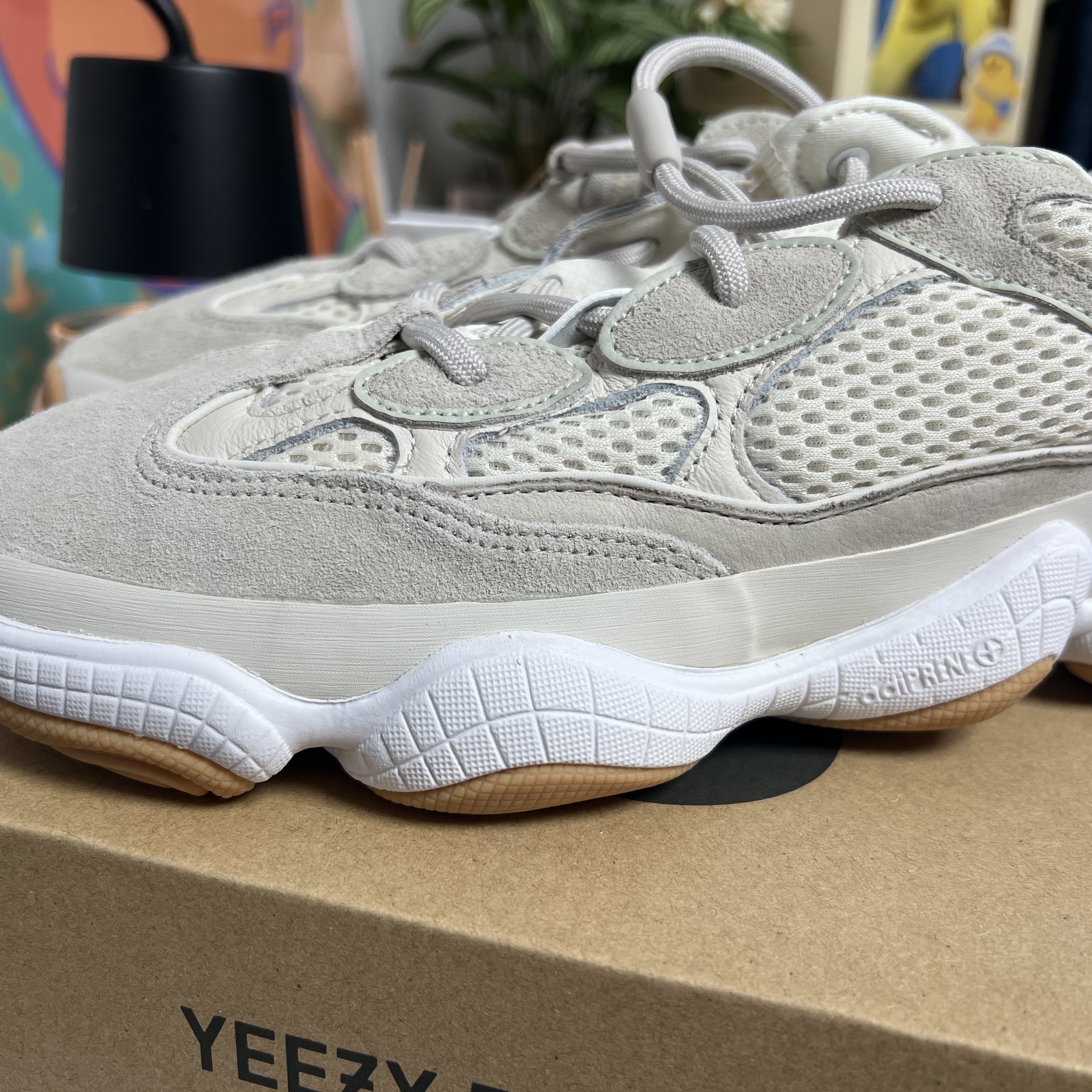 Adidas Yeezy 500 Stone Taupe 착용 스타일 - 2