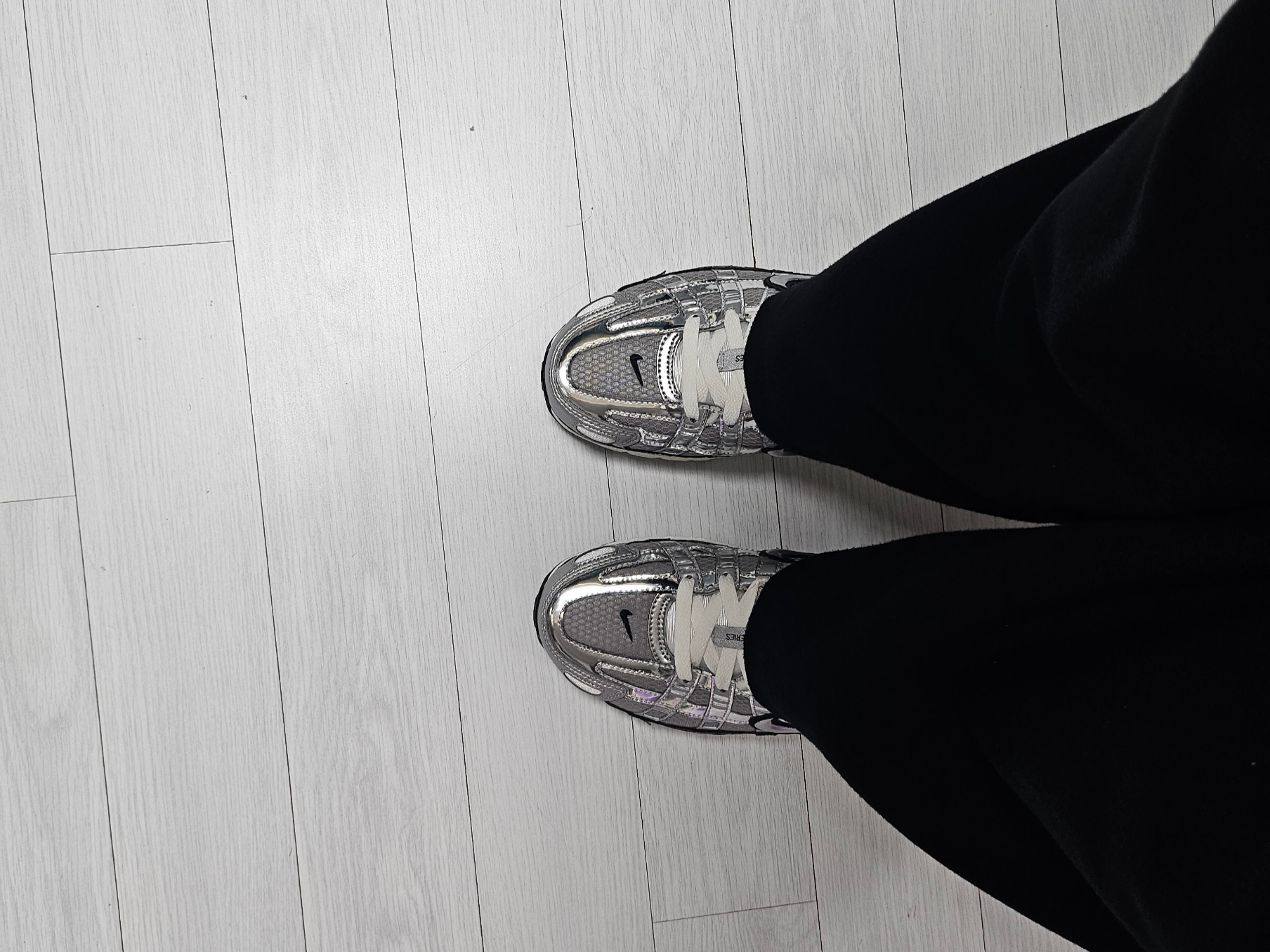 Nike P-6000 Metallic Silver 착용 스타일 - 2