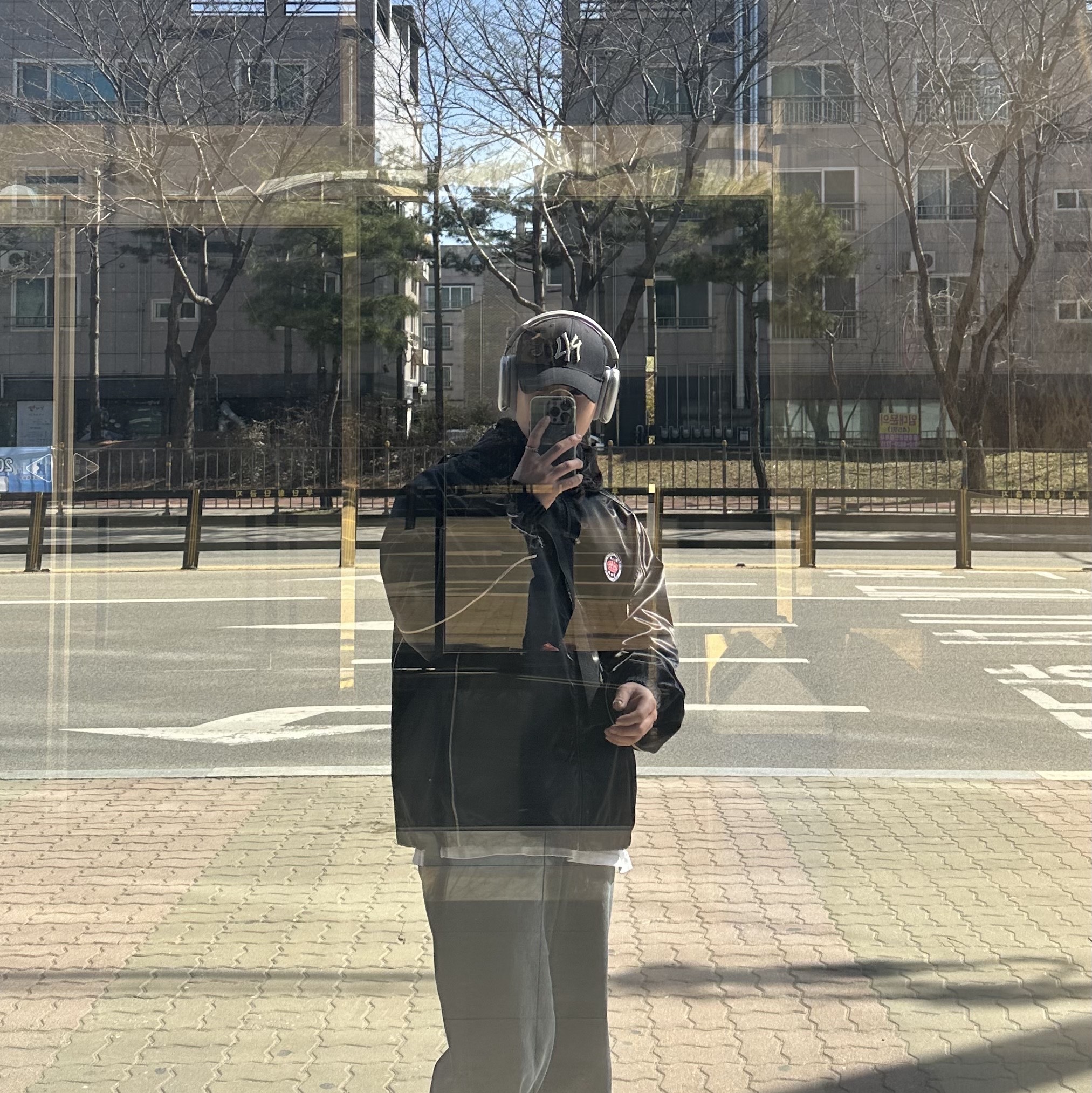 Supreme Satin Hooded Track Jacket Black - 24SS 착용 스타일
