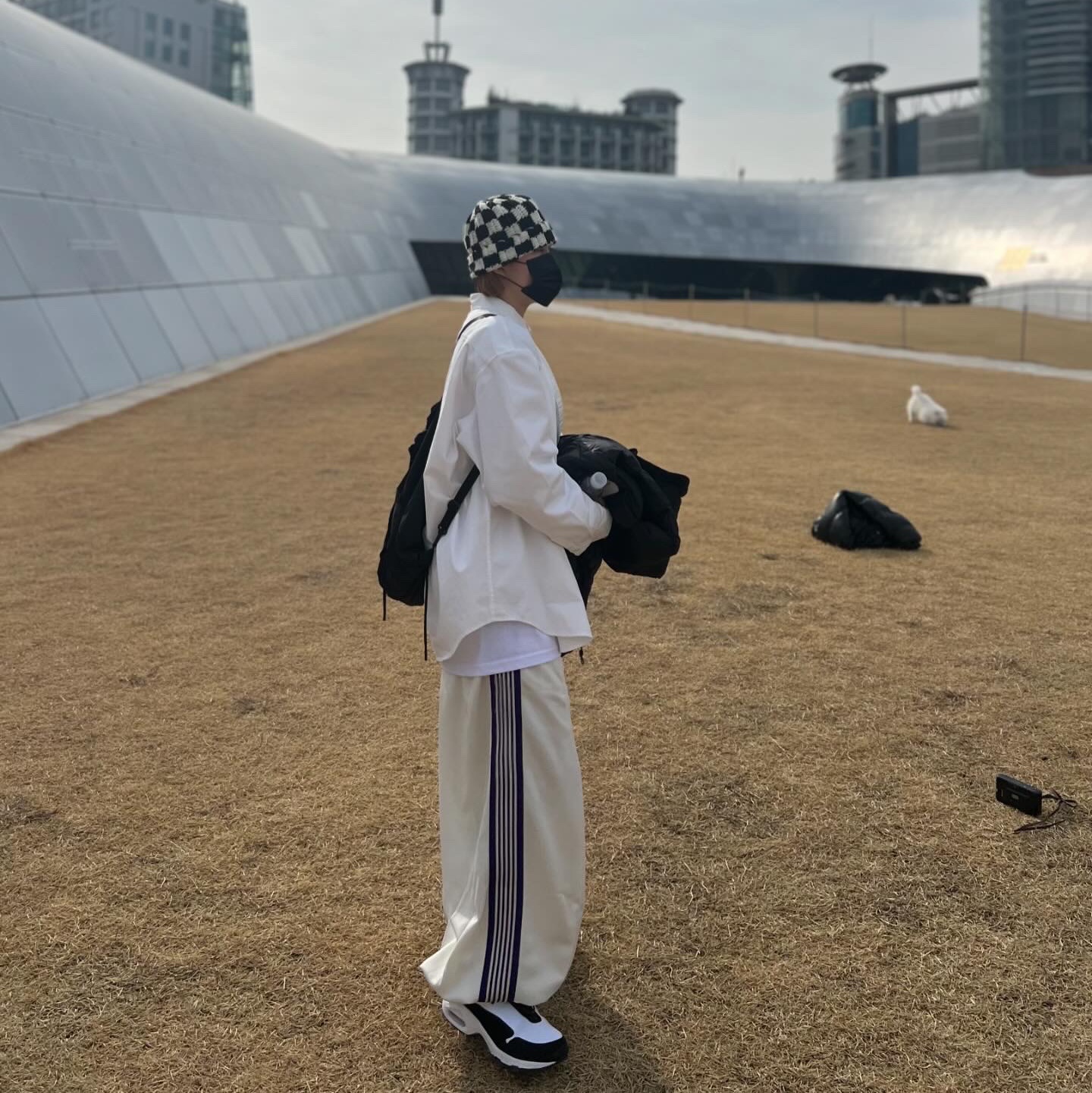 Needles H.D. Track Pants Poly Smooth Ice White, Nike x Comme des Garcons Homme Plus Air Max Sunder SP White Black 착용 스타일