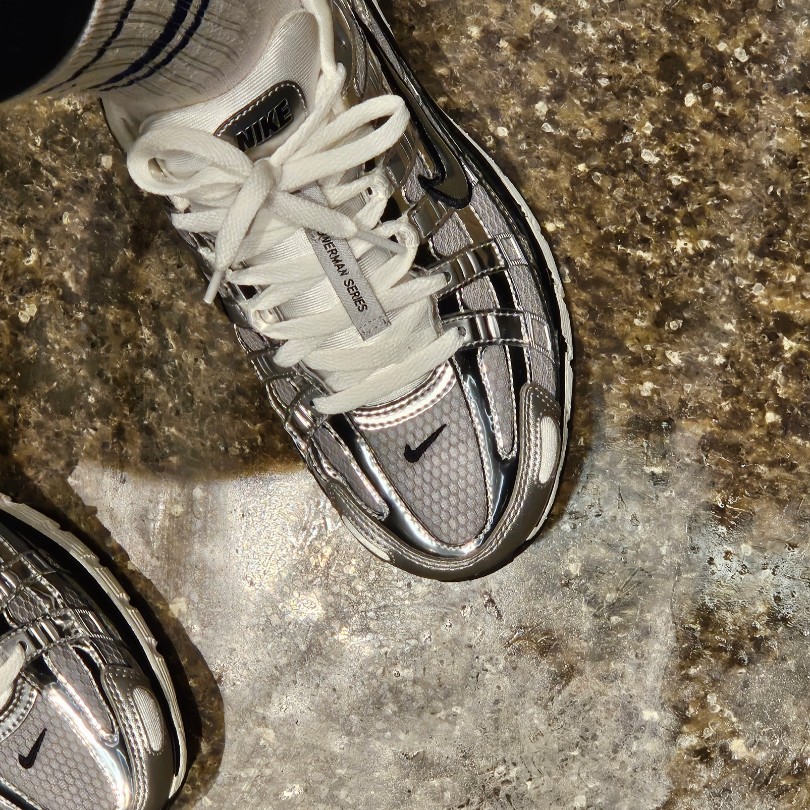 Nike P-6000 Metallic Silver 착용 스타일