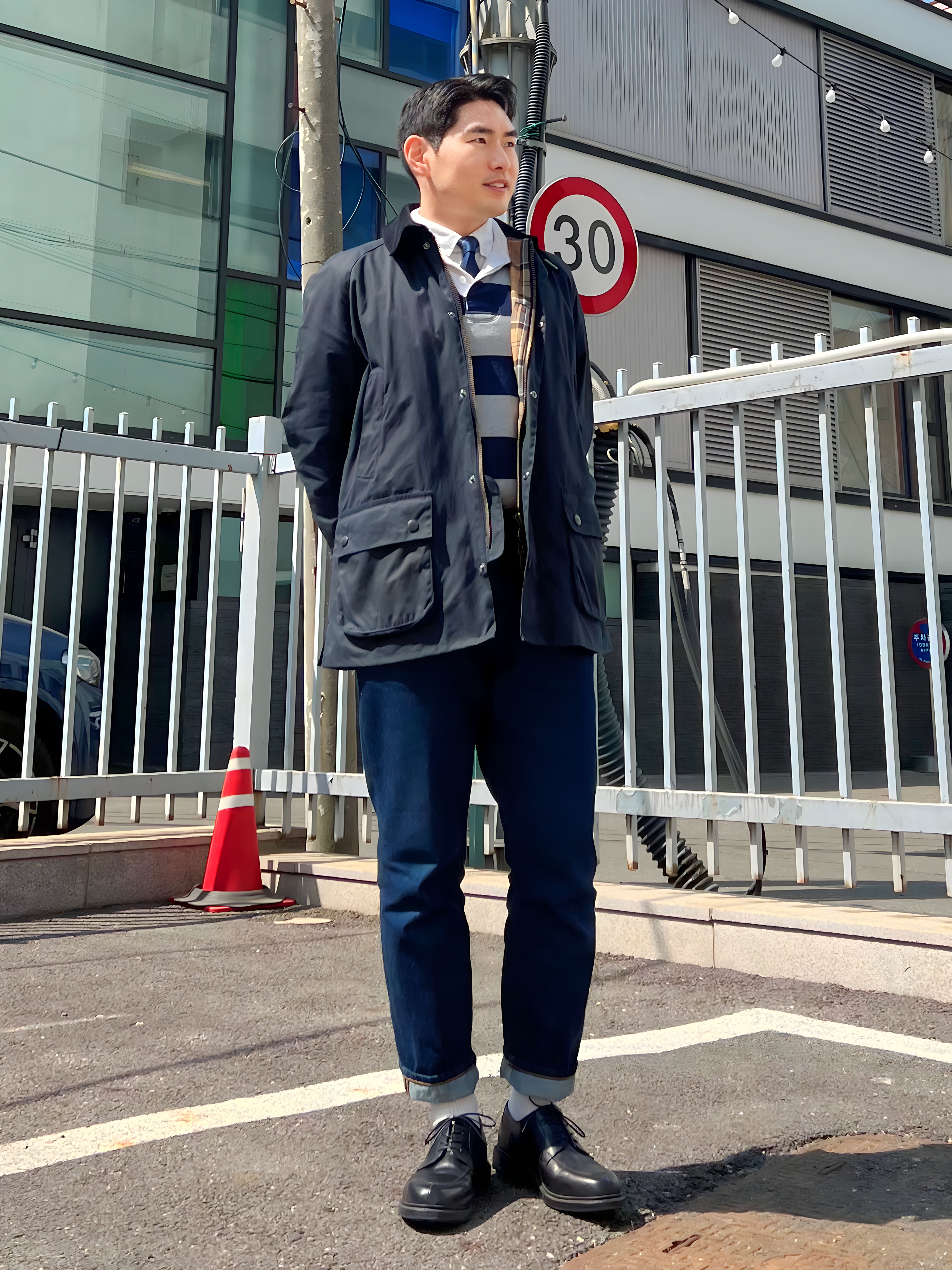 Barbour Ashby Wax Jacket Navy 착용 스타일 - 4
