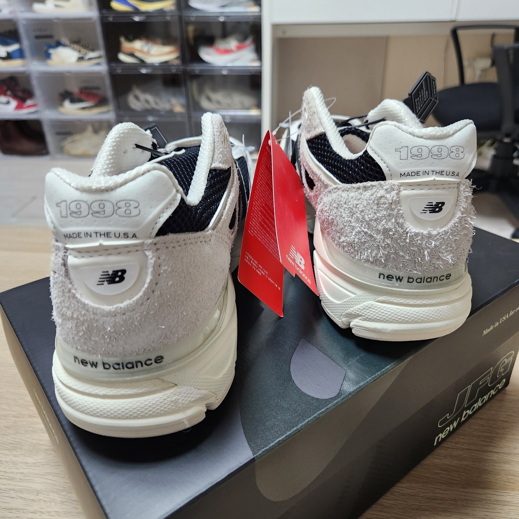 New Balance x Joe Freshgoods 990v4 Made in USA White Black 착용 스타일 - 4