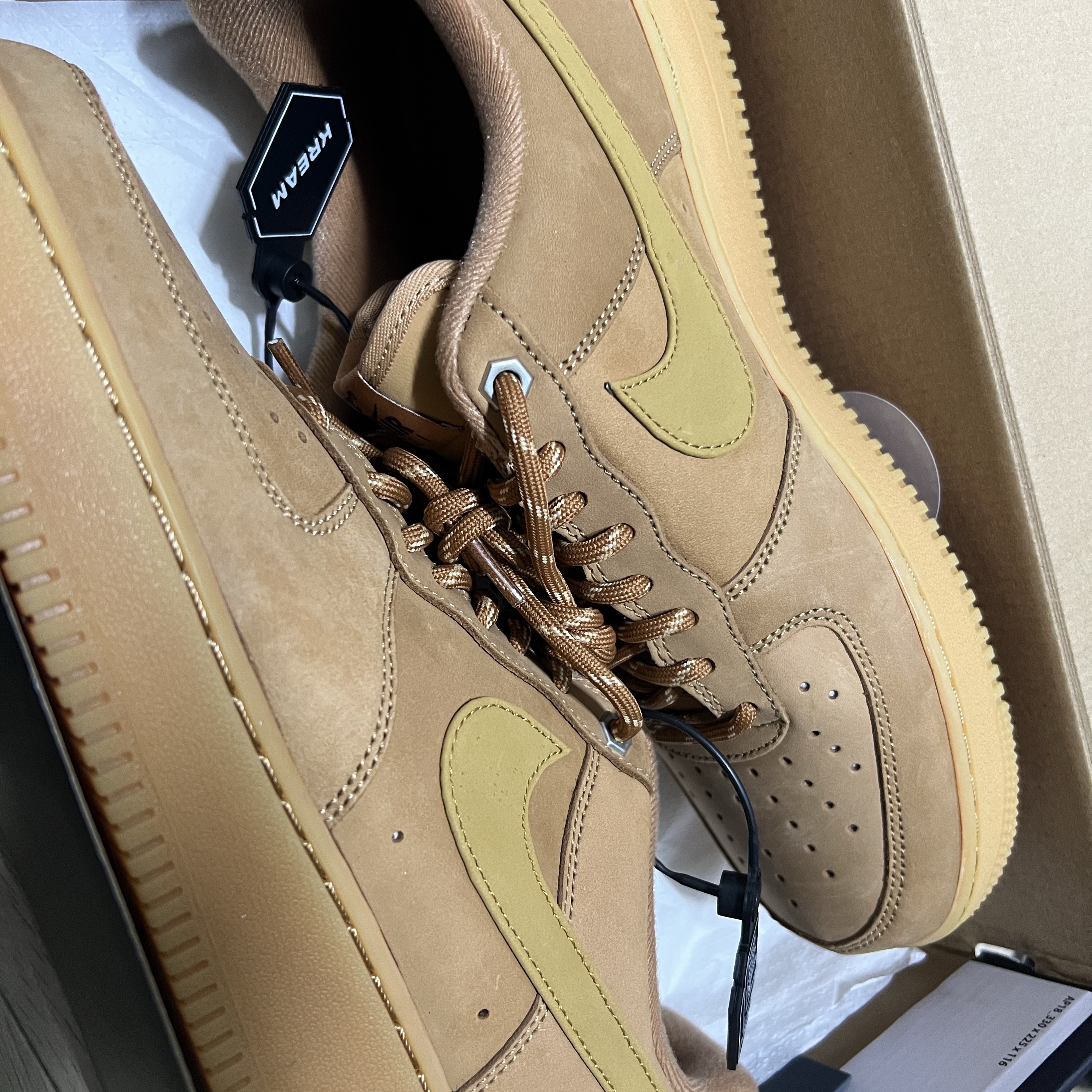 Nike Air Force 1 '07 WB Flax 착용 스타일