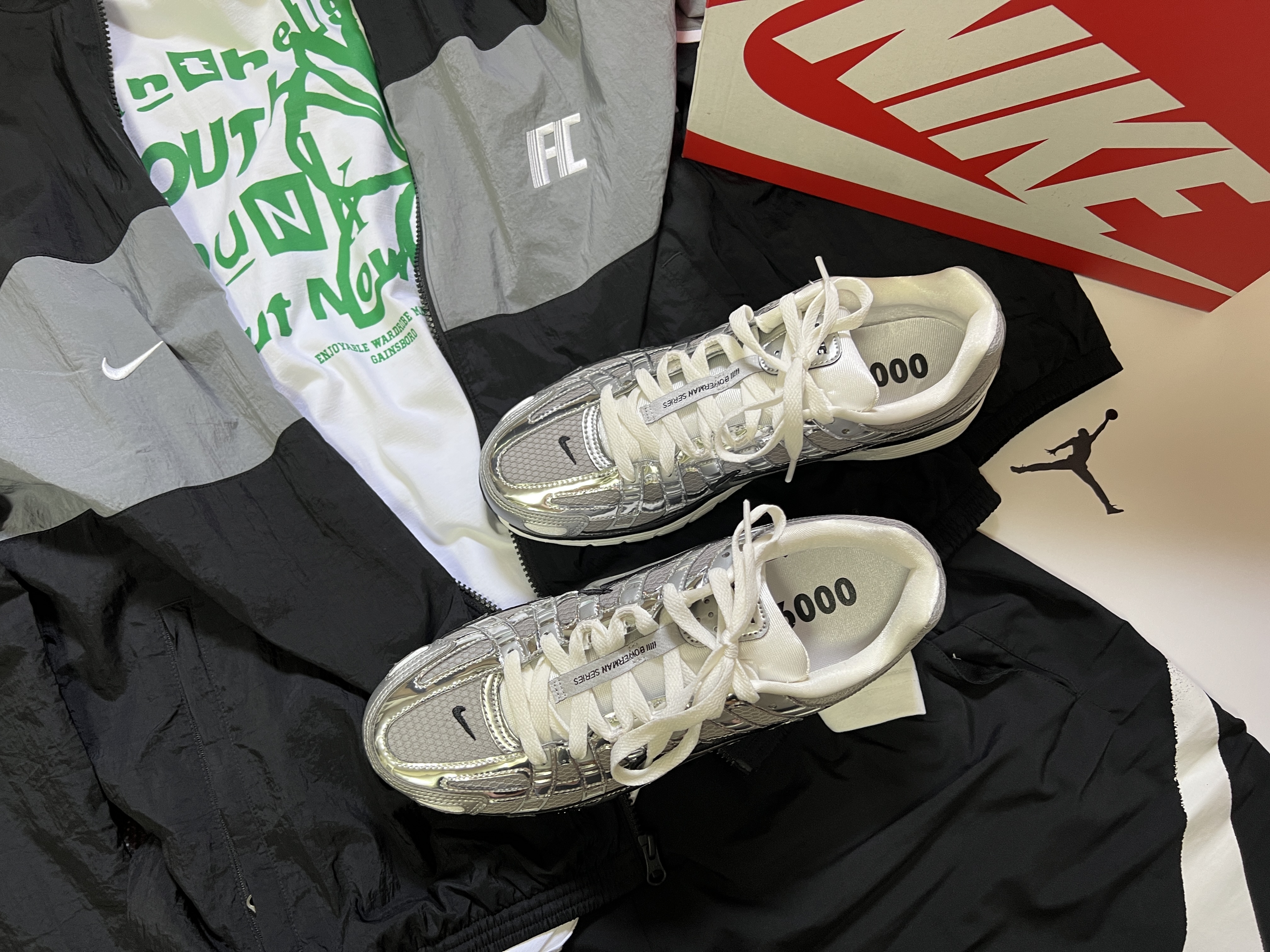 Nike P-6000 Metallic Silver 착용 스타일 - 2