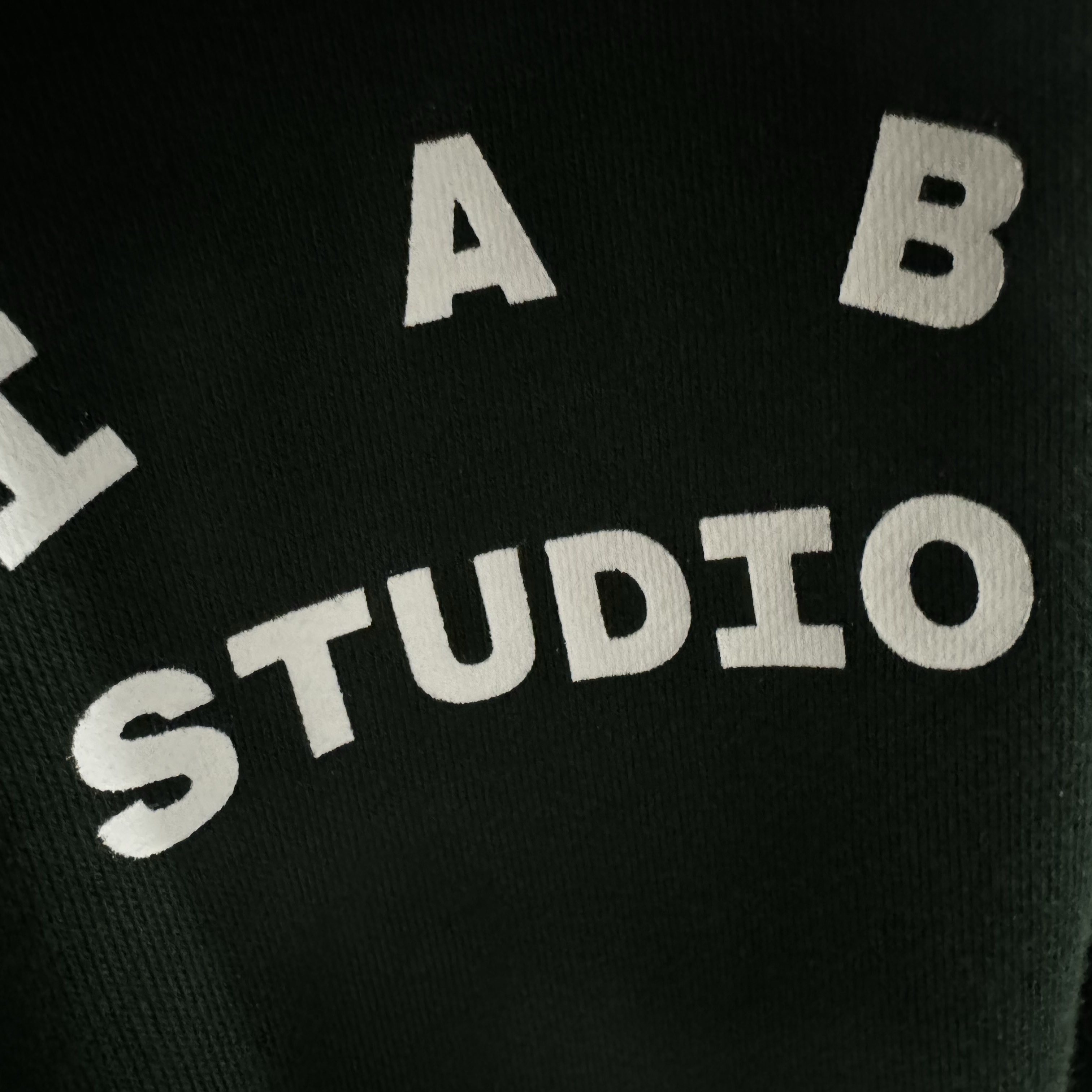 IAB Studio Hoodie Deep Green 착용 스타일
