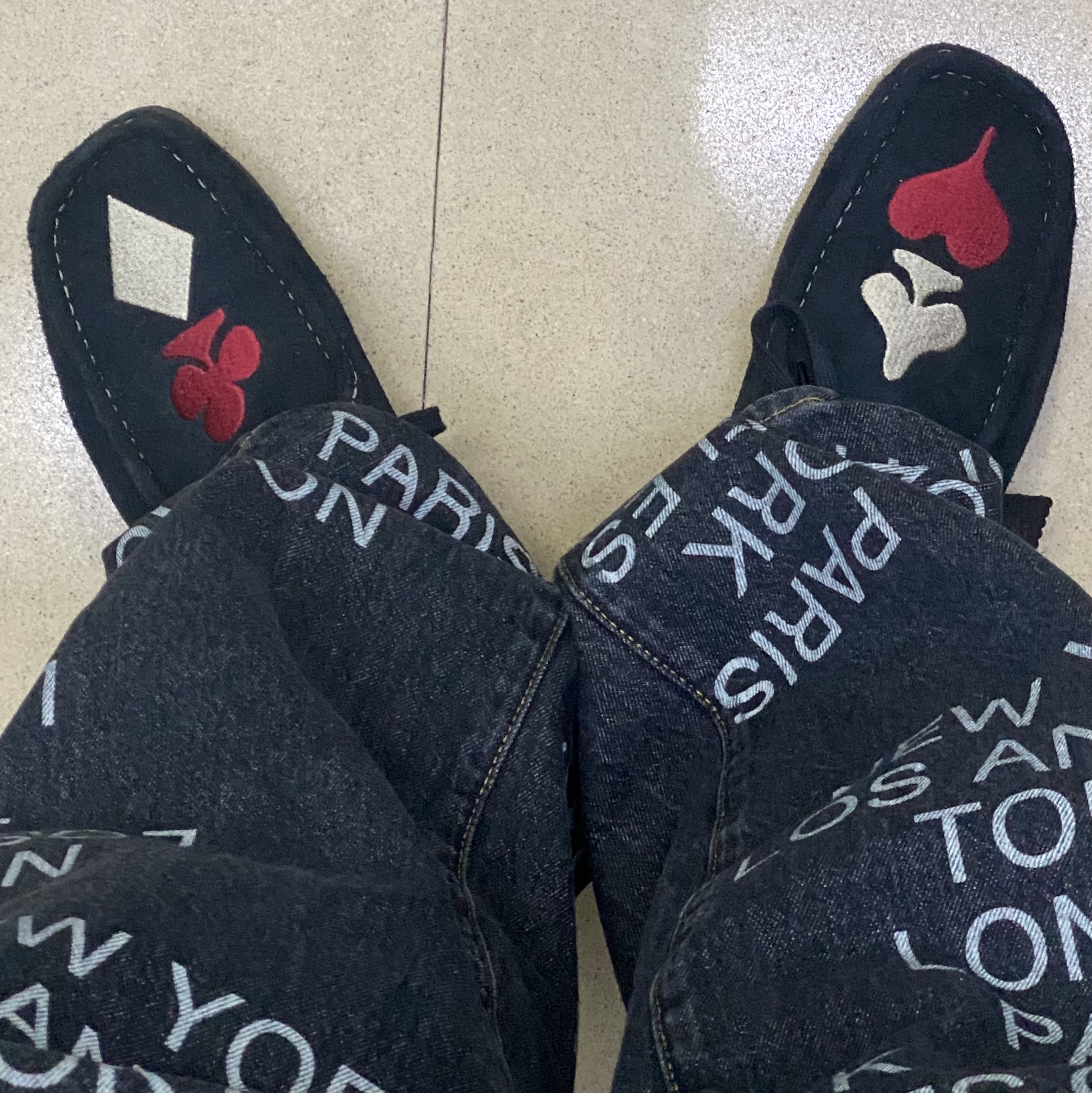 Clarks x Stussy Wallabee Black Suede, Stussy Big OL’ Jean City Link Denim Washed Black 착용 스타일