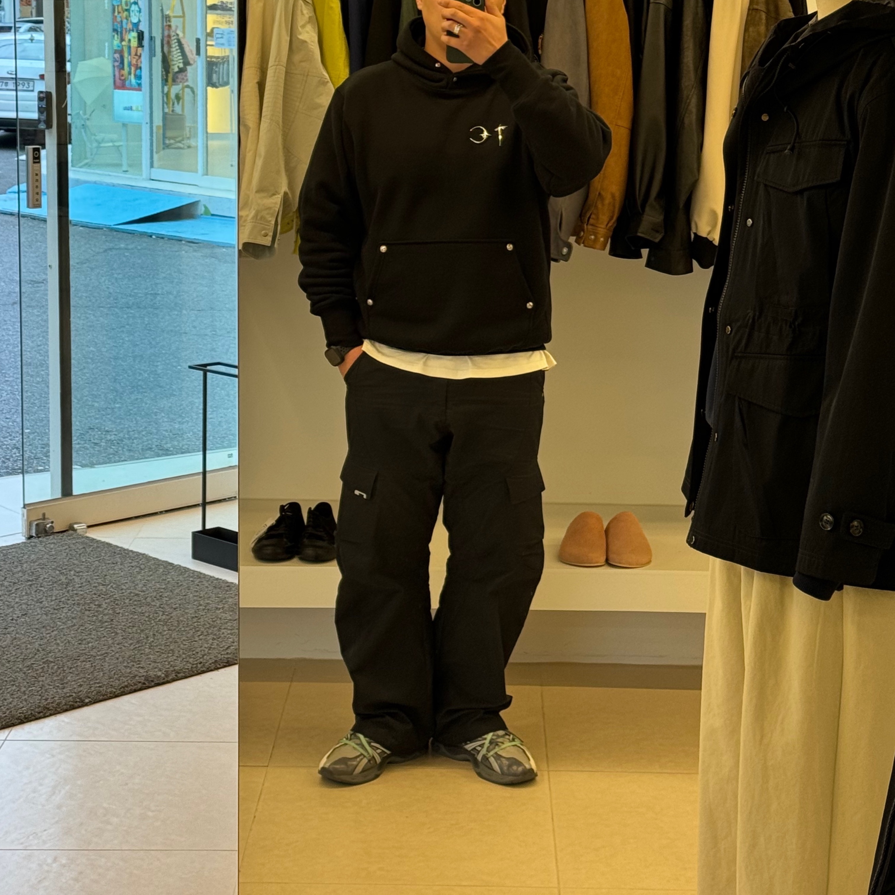 Thug Club Armor Hoodie Black, Asics x Andersson Bell HN2-S Protoblast Smoke Grey 착용 스타일