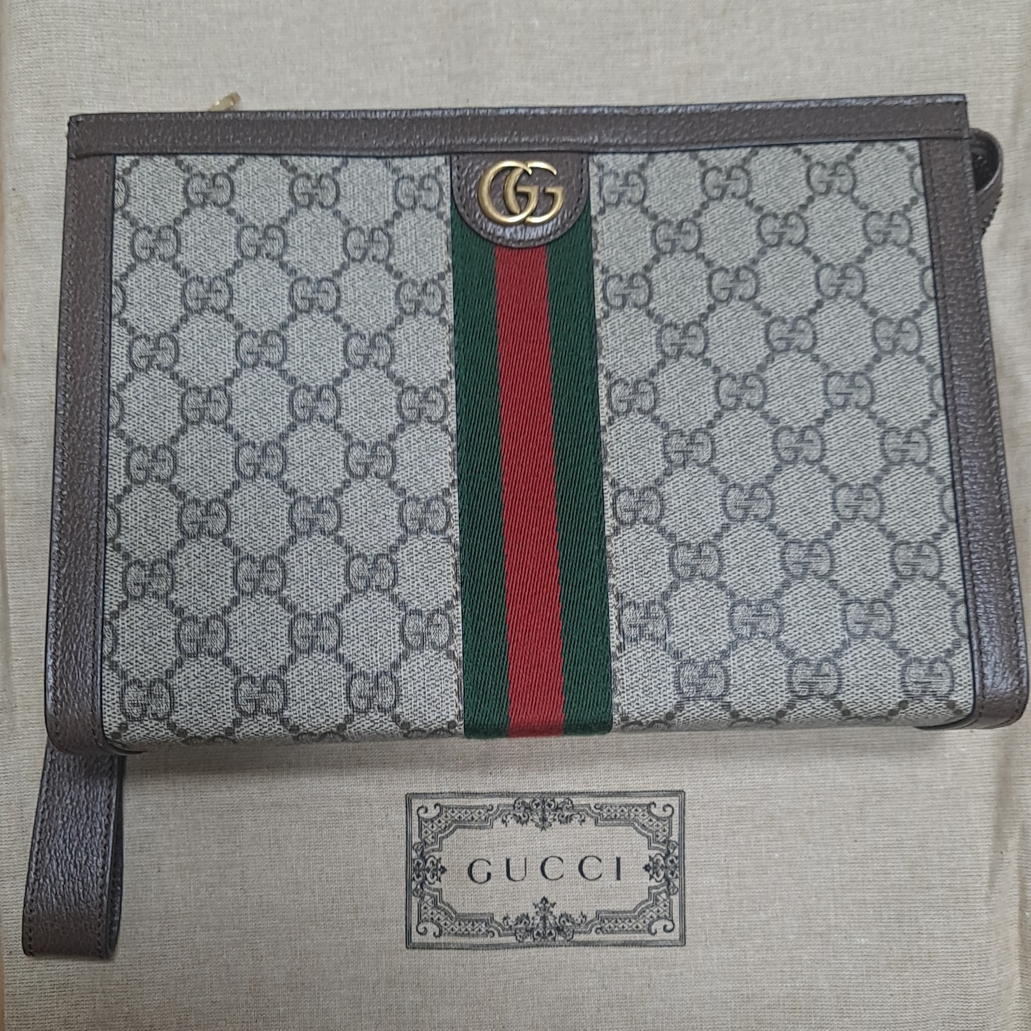 Gucci GG Supreme Canvas Ophidia Pouch Beige Ebony 착용 스타일 - 1