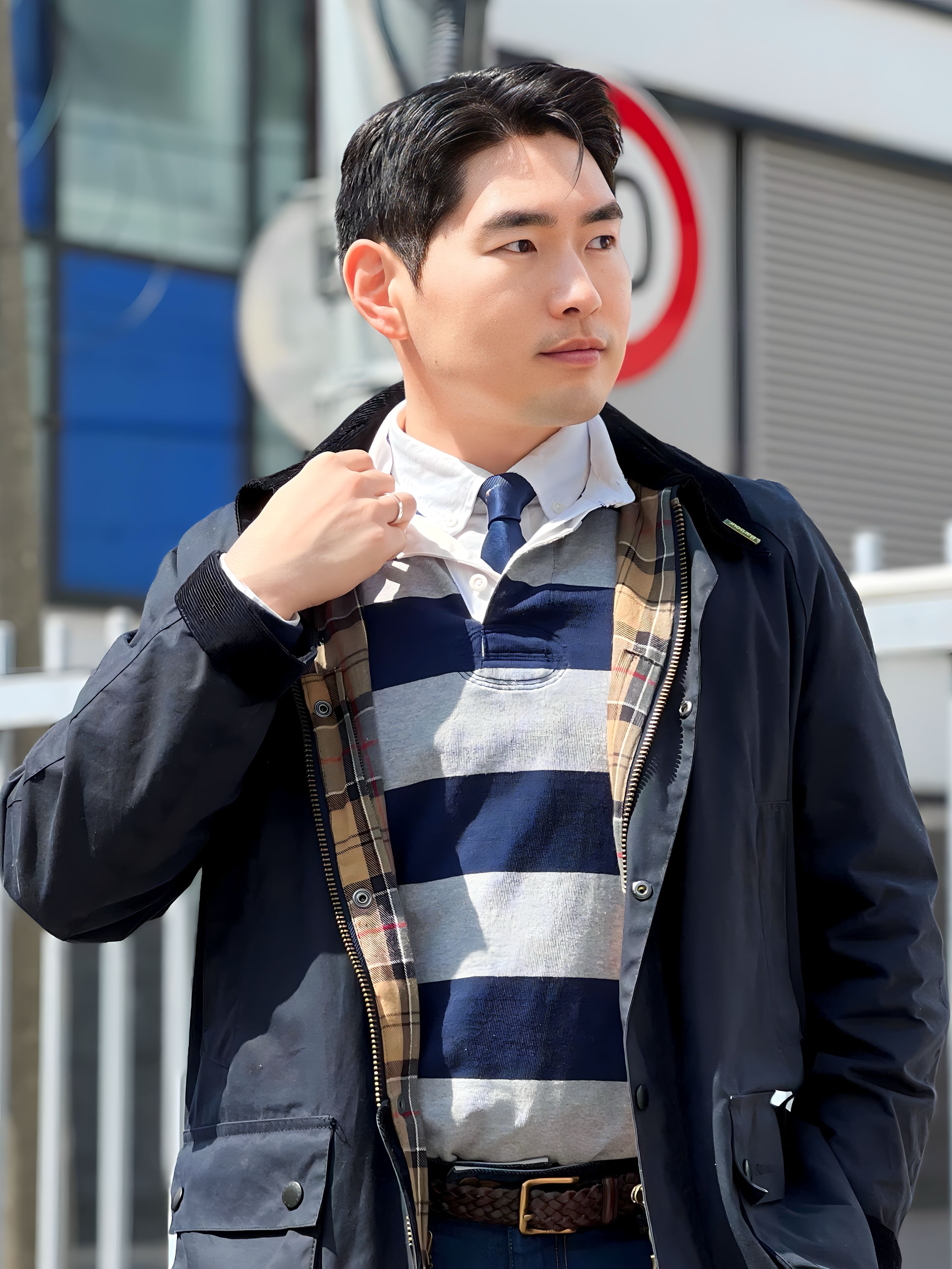 Barbour Ashby Wax Jacket Navy 착용 스타일 - 1