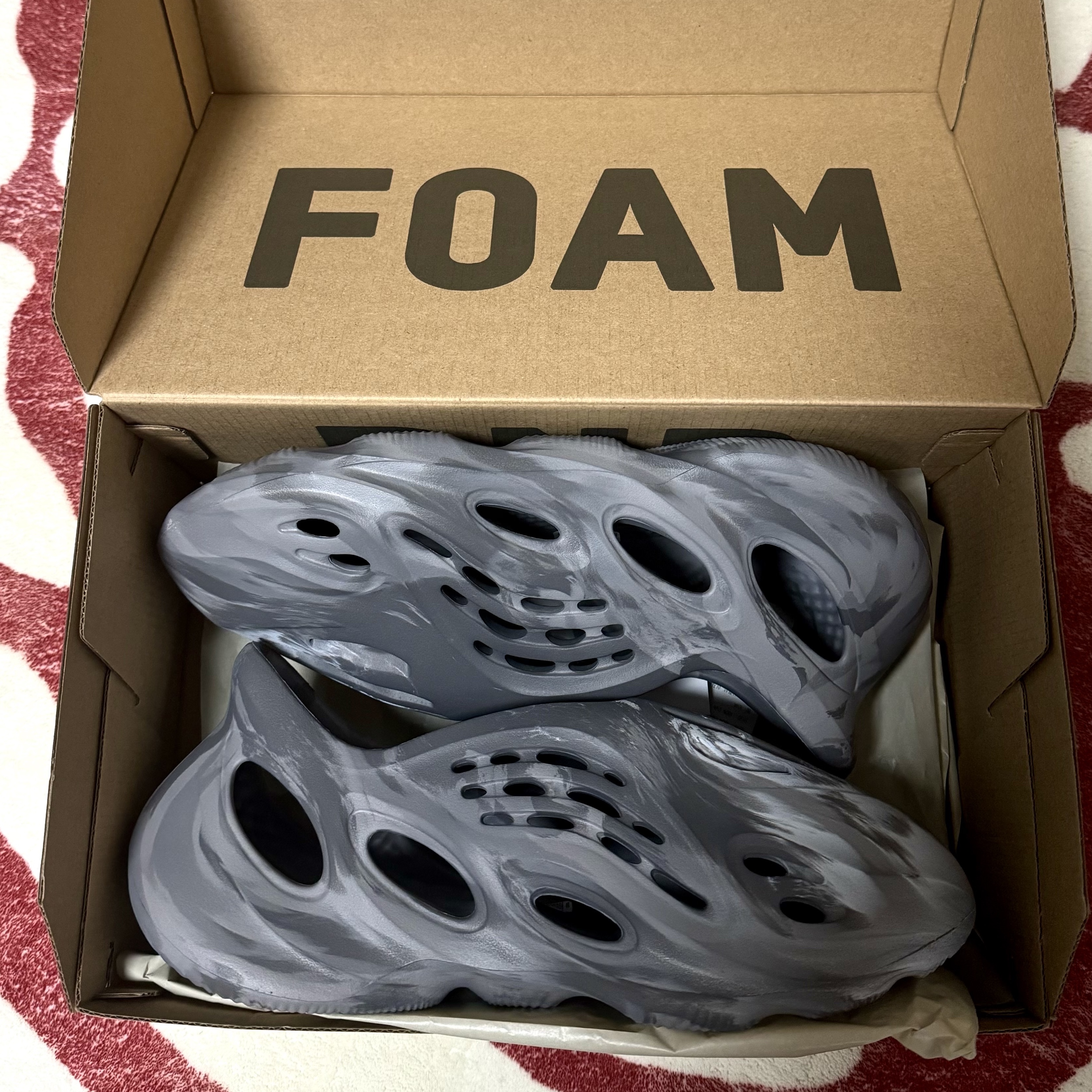 Adidas Yeezy Foam RNNR MX Granite 착용 스타일