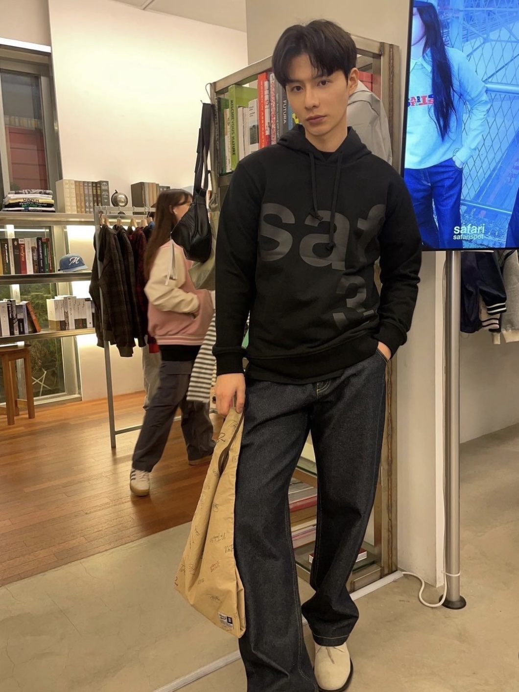 Safarispot Roux Base Uniform Team Reversible Varsity Navy, Safarispot Roux Base Uniform Tote Bag Beige 착용 스타일 - 4