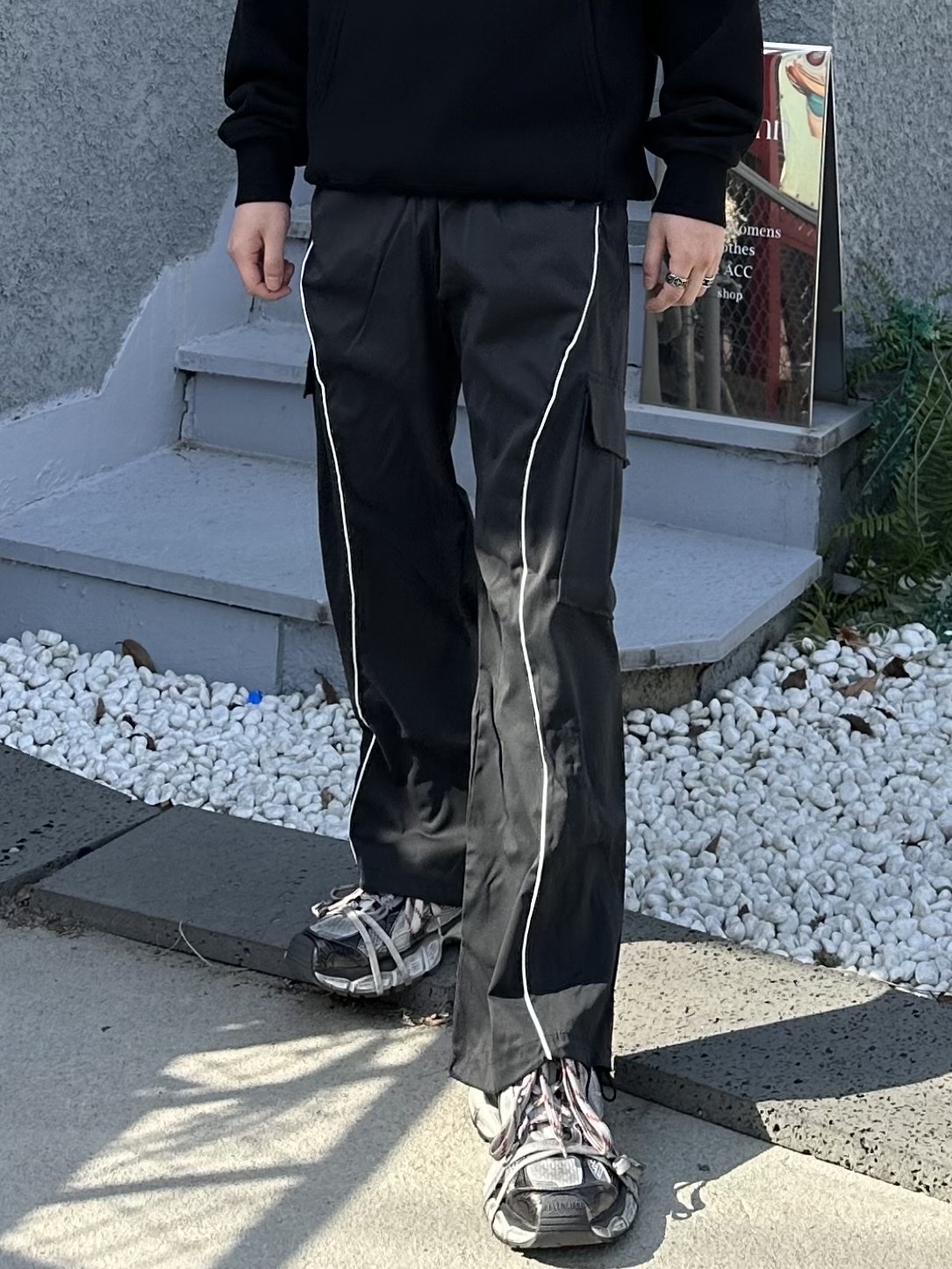 Balenciaga 3XL Sneakers Grey White Red, Stussy x Martine Rose Collage Pigment Dyed Hoodie Black 착용 스타일 - 3