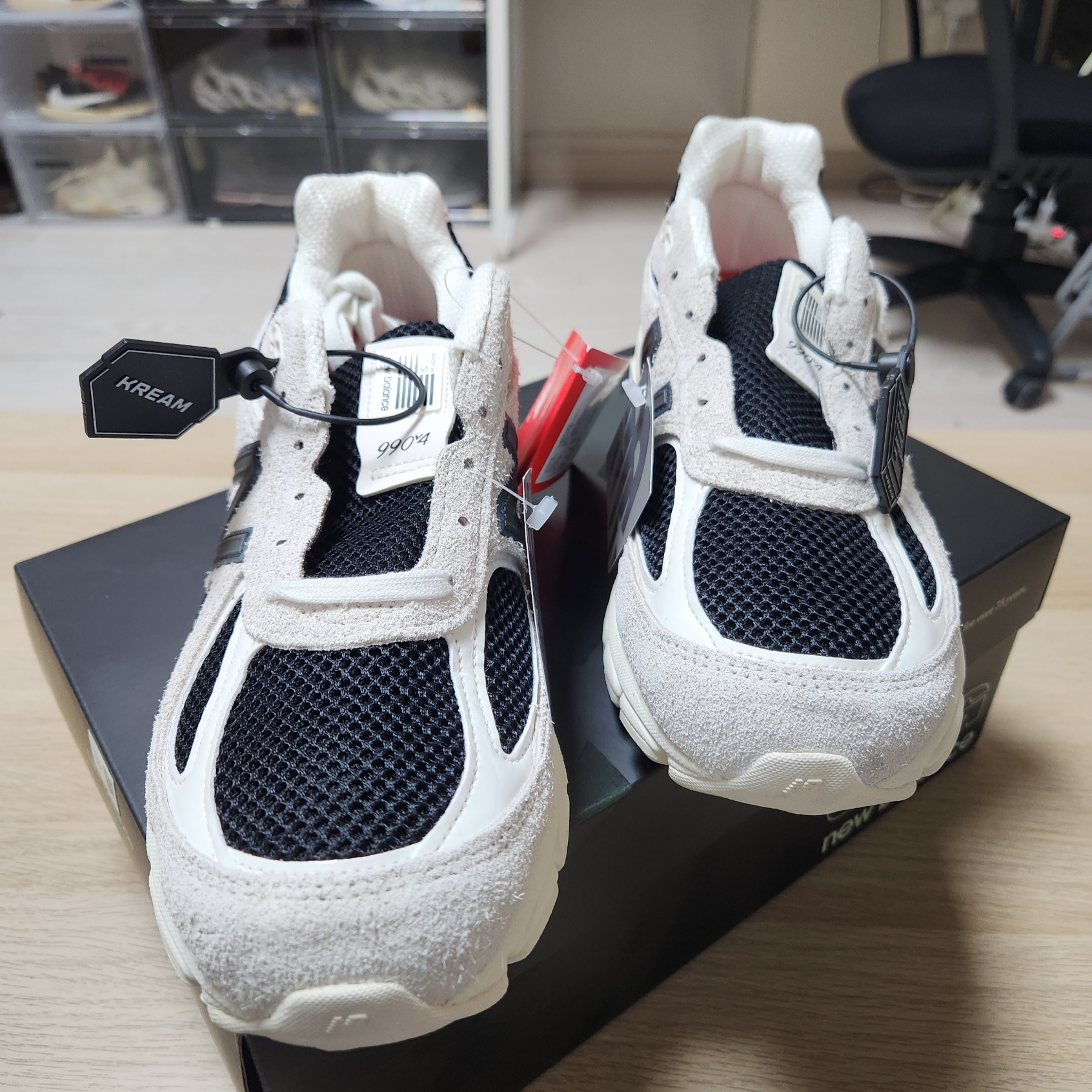 New Balance x Joe Freshgoods 990v4 Made in USA White Black 착용 스타일 - 8