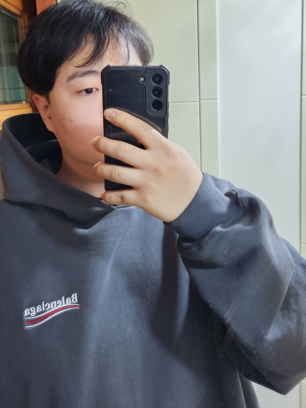 Balenciaga Political Campaign Hoodie Large Fit Grey White 착용 스타일 - 2